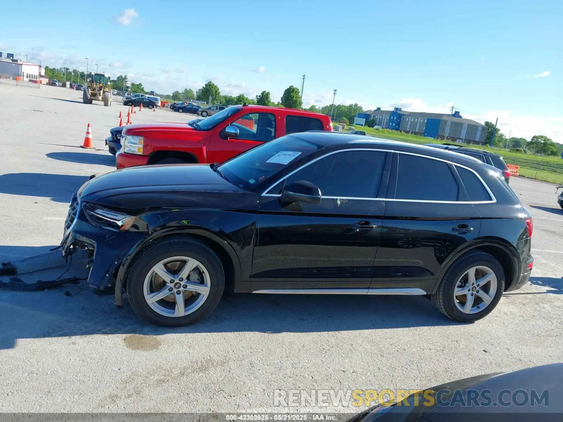 14 Photograph of a damaged car WA1AAAFY9M2076387 AUDI Q5 2021