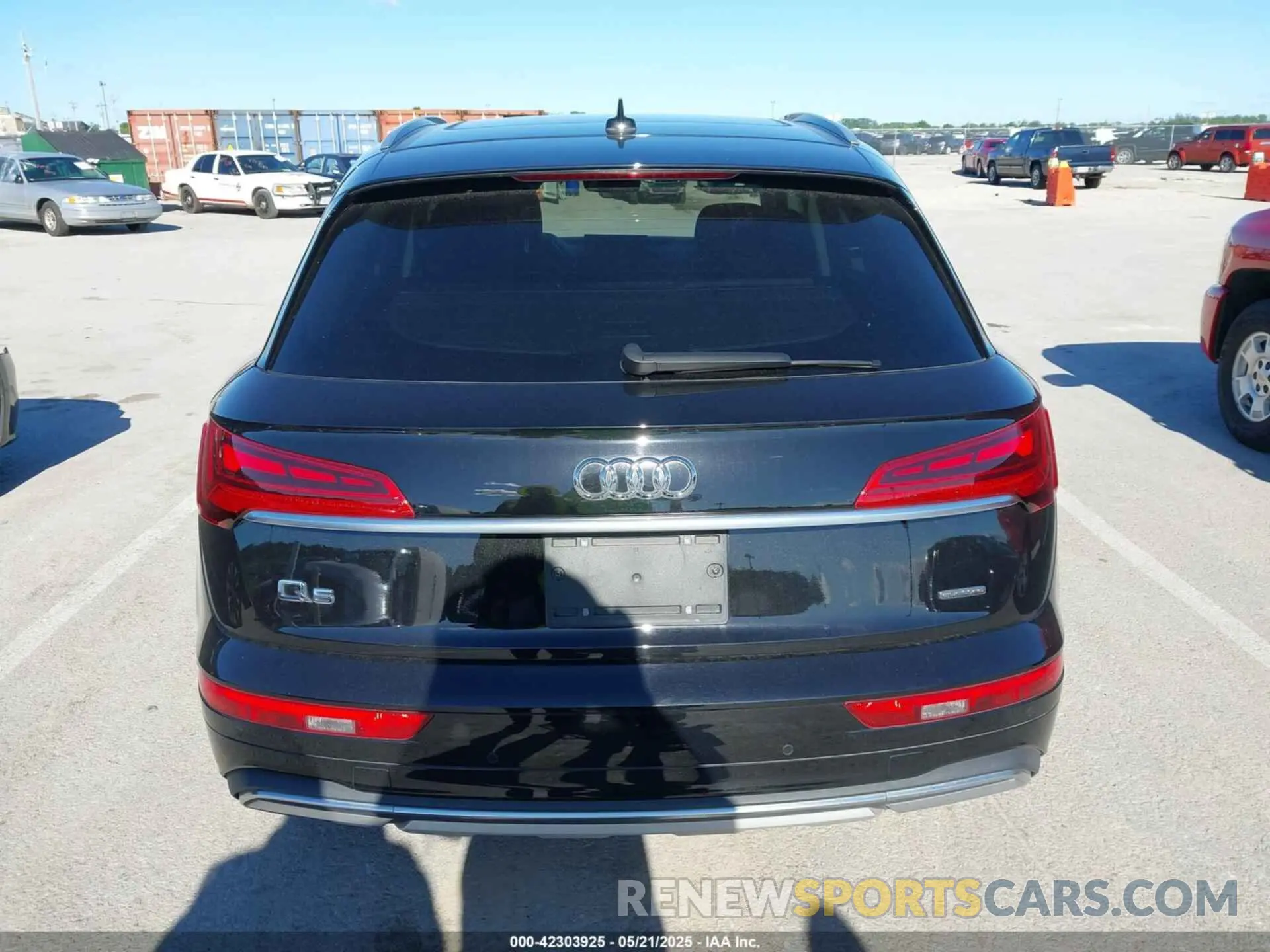 16 Photograph of a damaged car WA1AAAFY9M2076387 AUDI Q5 2021