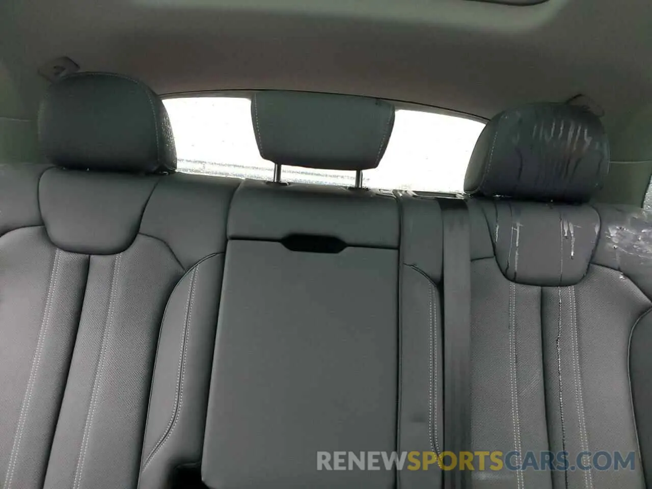 10 Photograph of a damaged car WA1BAAFY0M2061846 AUDI Q5 2021