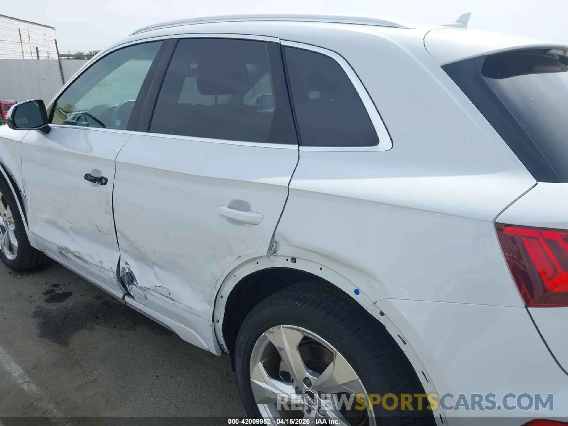 17 Фотография поврежденного автомобиля WA1BAAFY0M2069879 AUDI Q5 2021