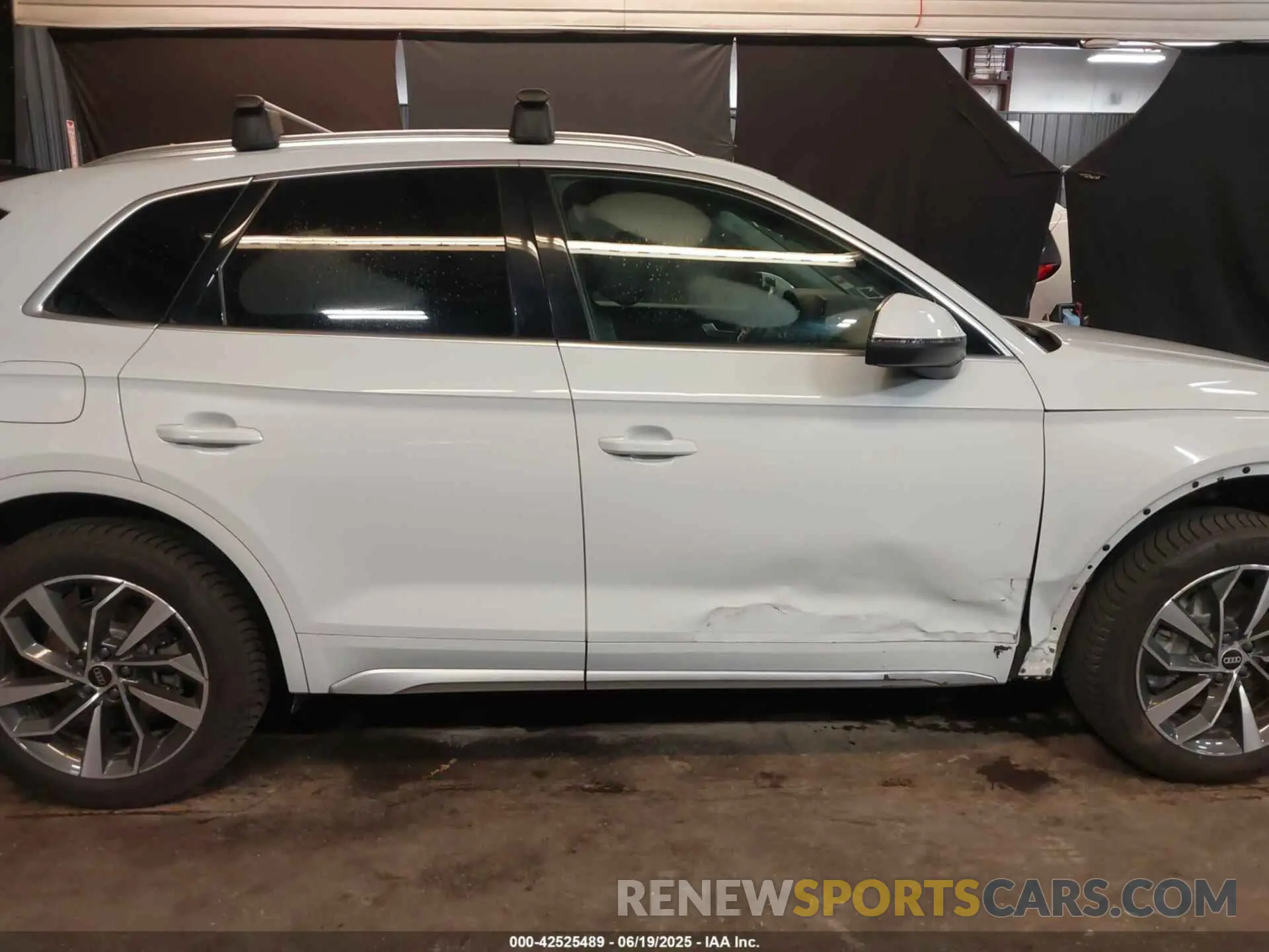 14 Photograph of a damaged car WA1BAAFY0M2110401 AUDI Q5 2021