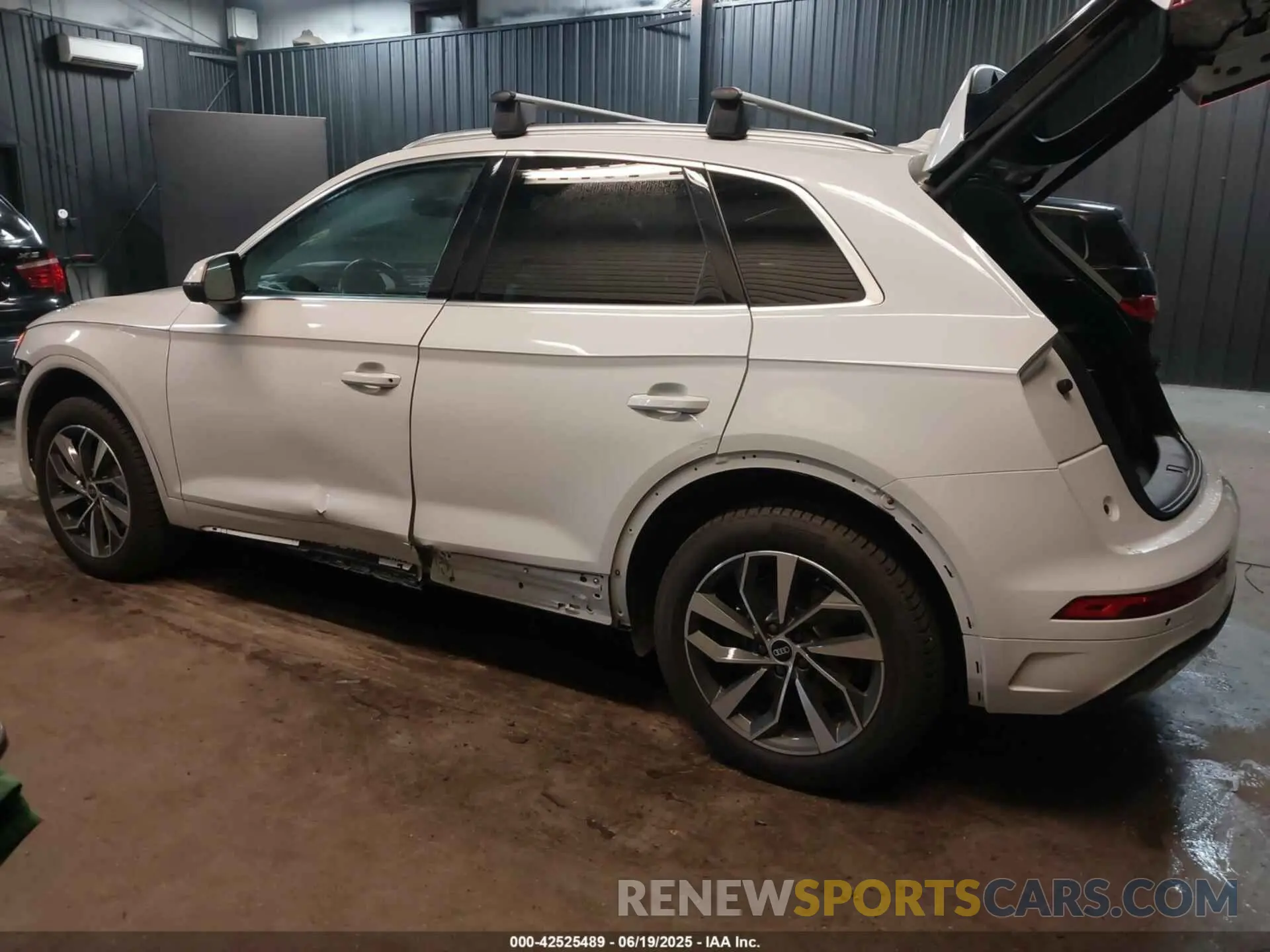 3 Photograph of a damaged car WA1BAAFY0M2110401 AUDI Q5 2021