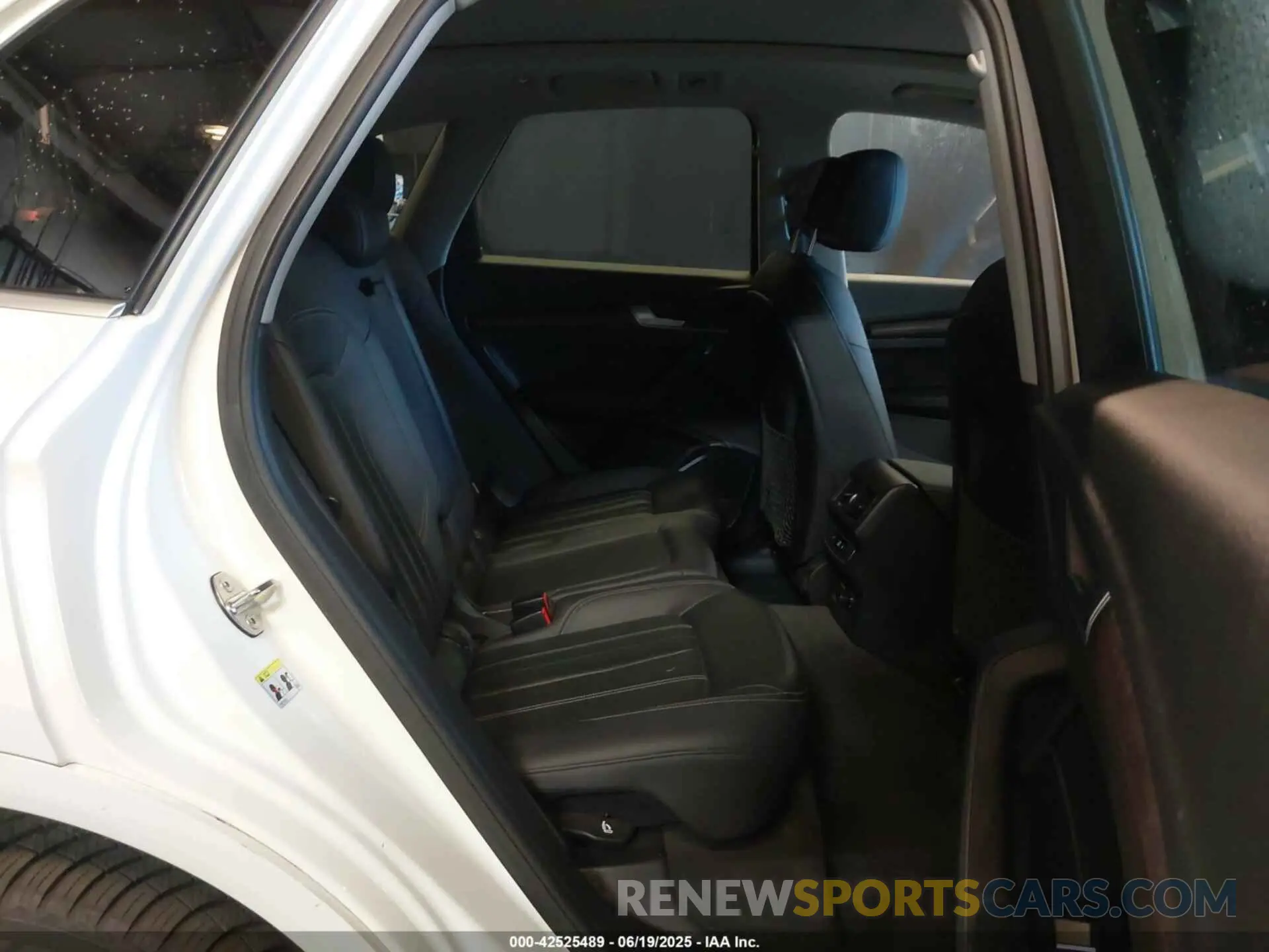 8 Photograph of a damaged car WA1BAAFY0M2110401 AUDI Q5 2021