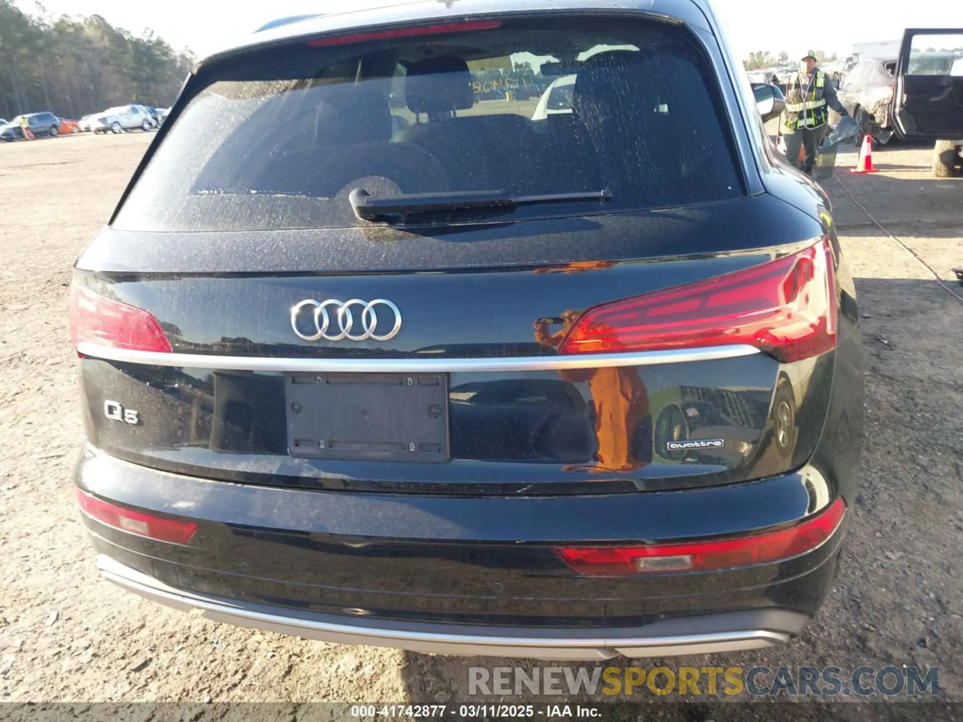 17 Photograph of a damaged car WA1BAAFY0M2127165 AUDI Q5 2021