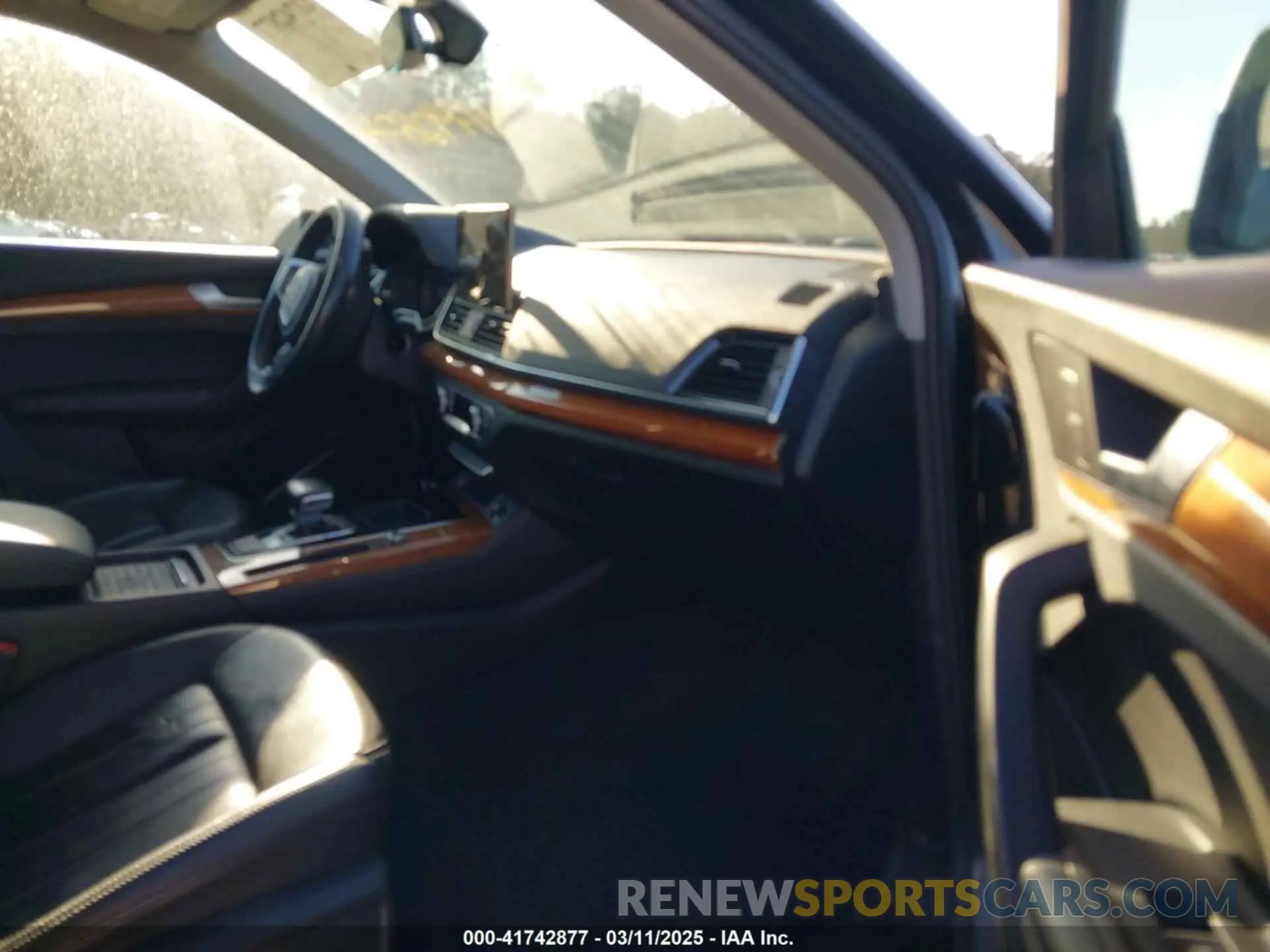 5 Photograph of a damaged car WA1BAAFY0M2127165 AUDI Q5 2021