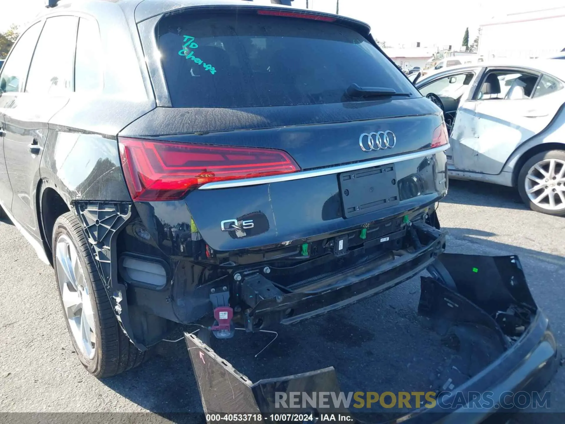 18 Photograph of a damaged car WA1BAAFY1M2012039 AUDI Q5 2021