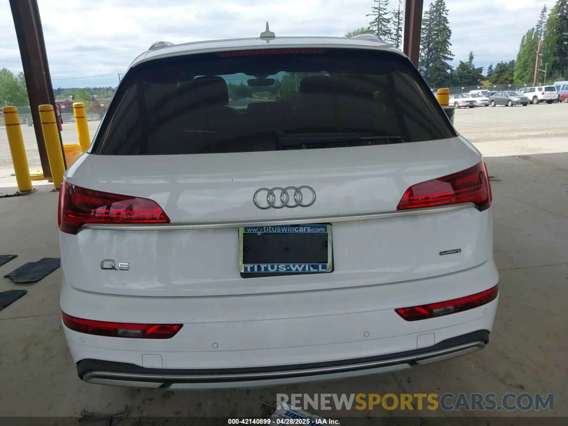 17 Photograph of a damaged car WA1BAAFY5M2004171 AUDI Q5 2021
