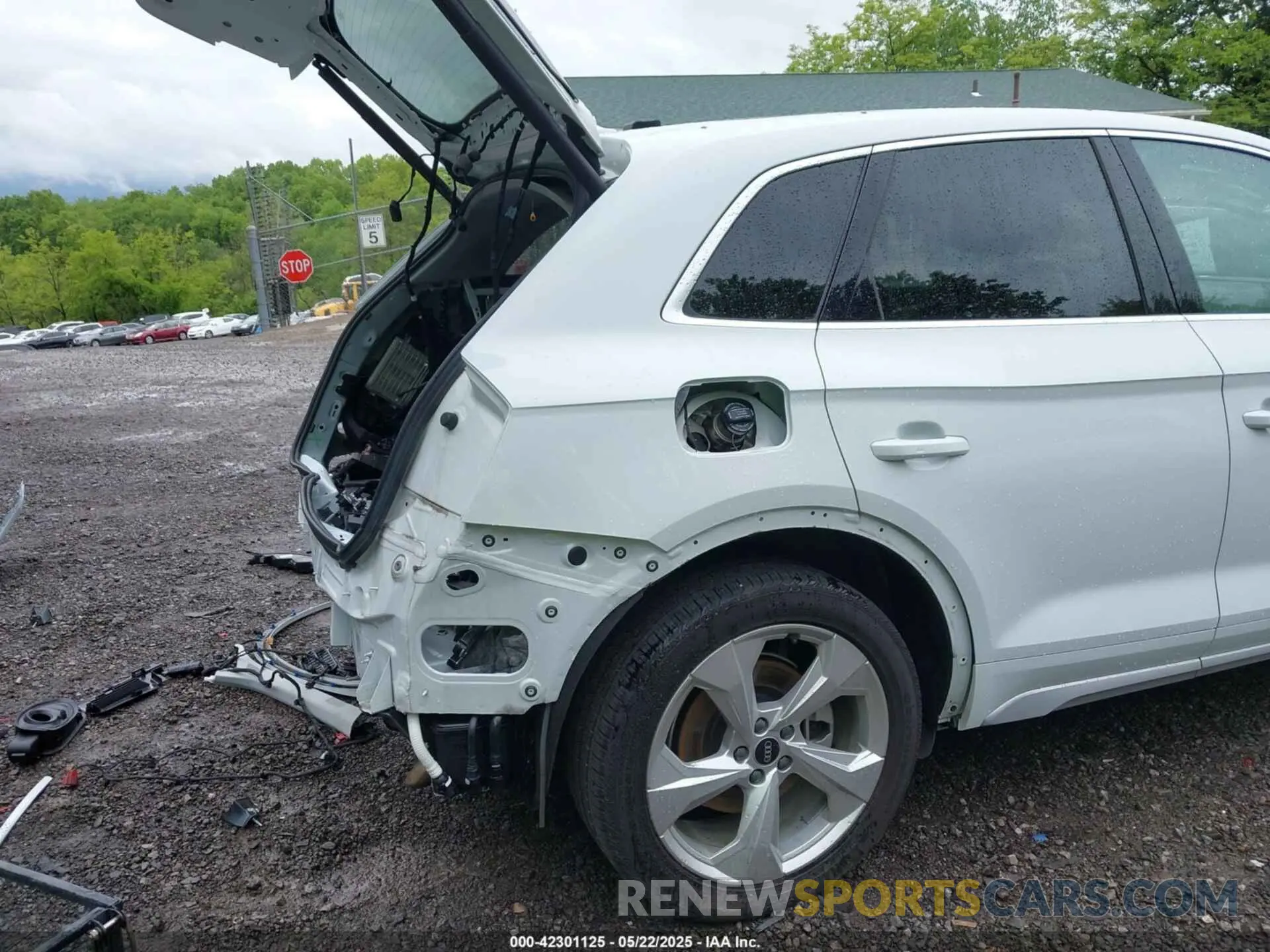 18 Photograph of a damaged car WA1BAAFY5M2063446 AUDI Q5 2021