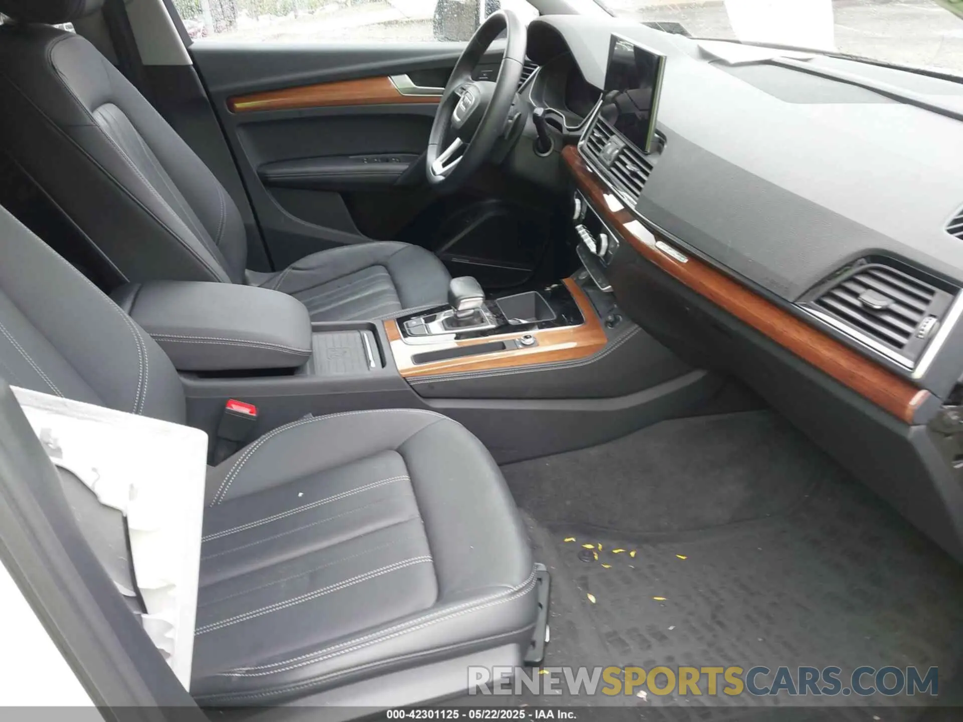 5 Photograph of a damaged car WA1BAAFY5M2063446 AUDI Q5 2021