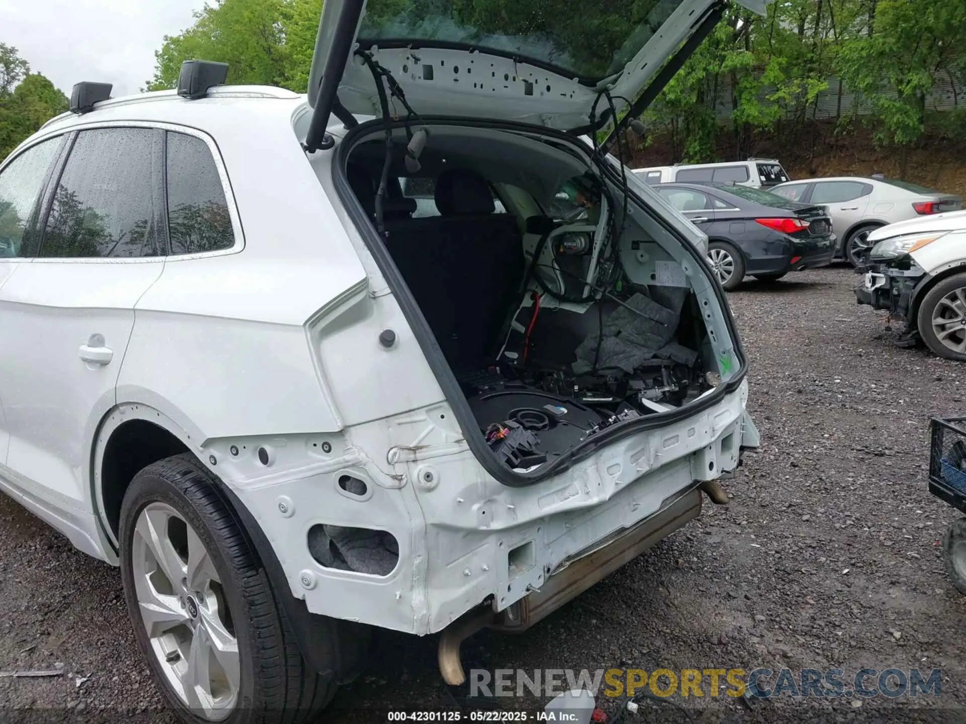 6 Photograph of a damaged car WA1BAAFY5M2063446 AUDI Q5 2021