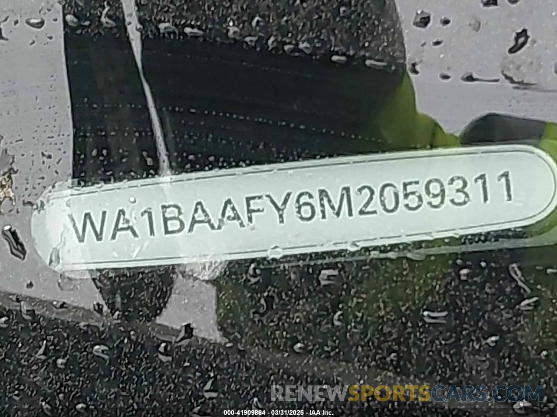 17 Photograph of a damaged car WA1BAAFY6M2059311 AUDI Q5 2021
