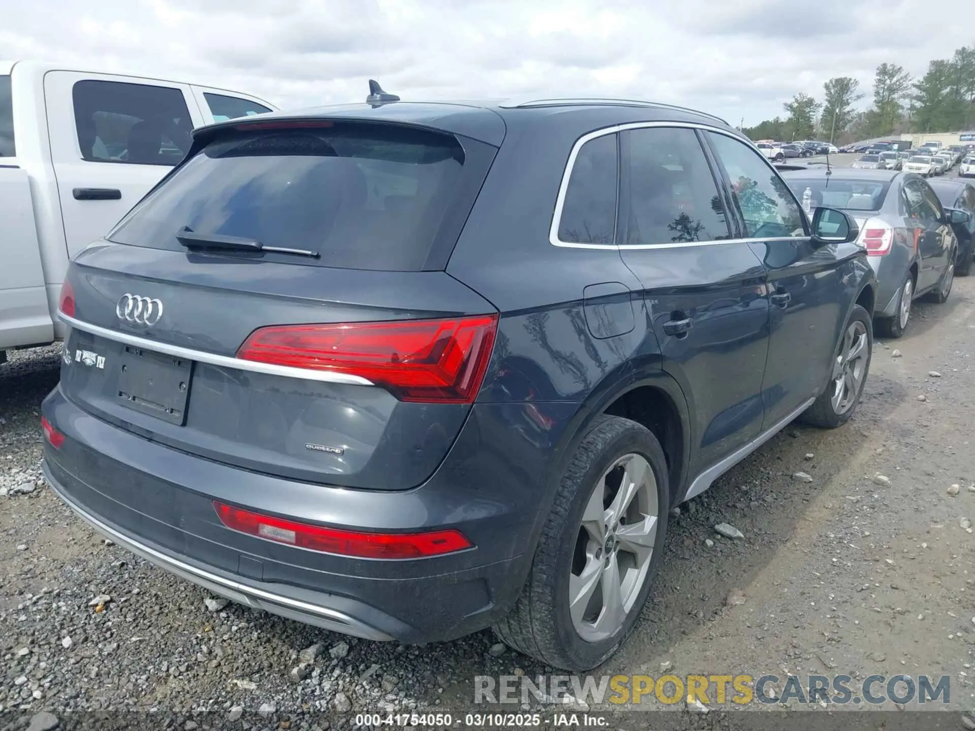 4 Photograph of a damaged car WA1BAAFY6M2092843 AUDI Q5 2021