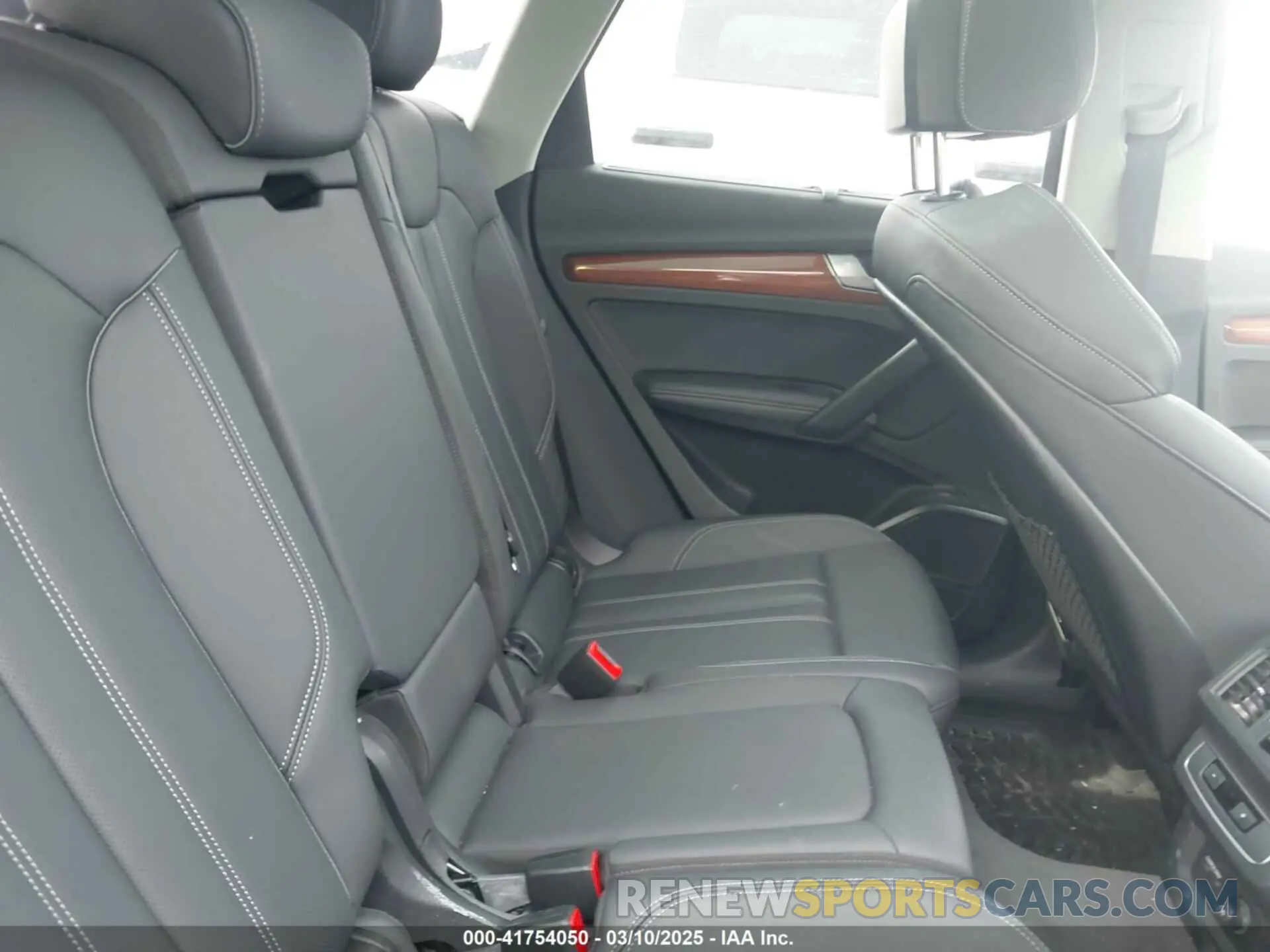 8 Photograph of a damaged car WA1BAAFY6M2092843 AUDI Q5 2021