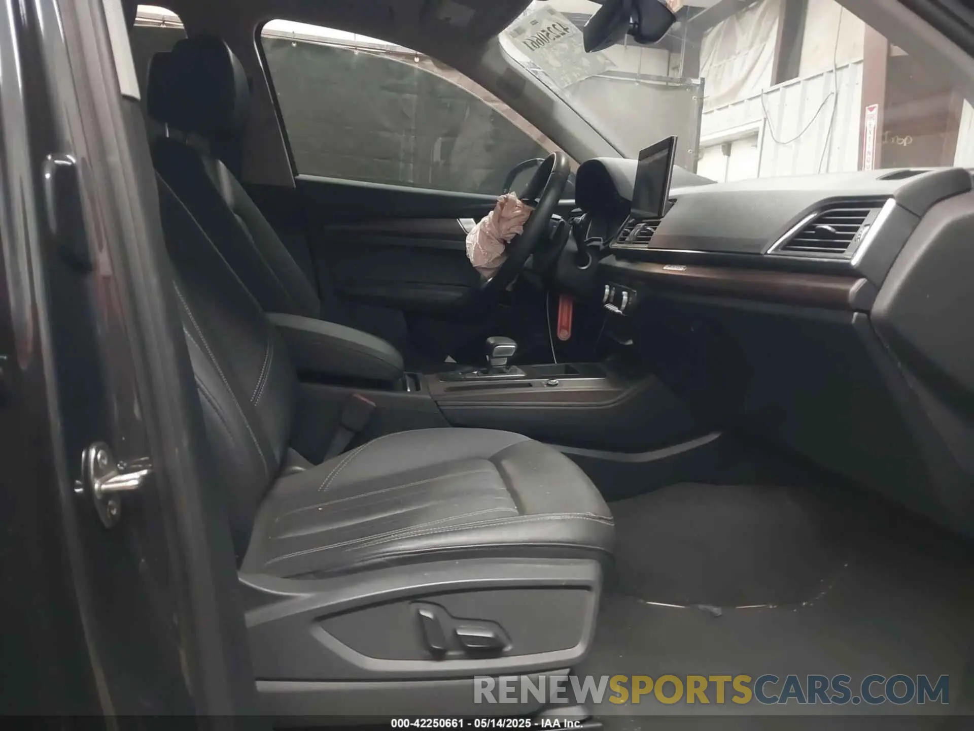 5 Photograph of a damaged car WA1BAAFY6M2130300 AUDI Q5 2021