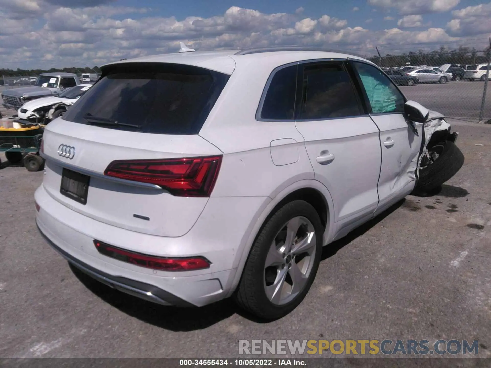 4 Photograph of a damaged car WA1BAAFY7M2015043 AUDI Q5 2021