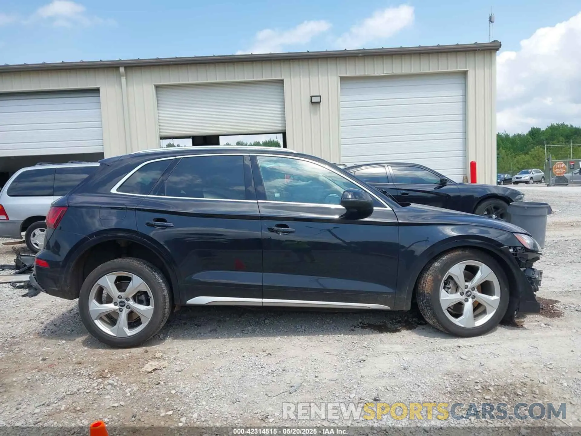 14 Photograph of a damaged car WA1BAAFY8M2097185 AUDI Q5 2021