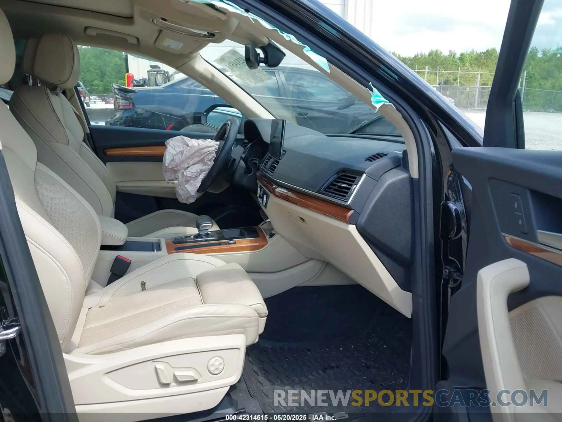 5 Photograph of a damaged car WA1BAAFY8M2097185 AUDI Q5 2021