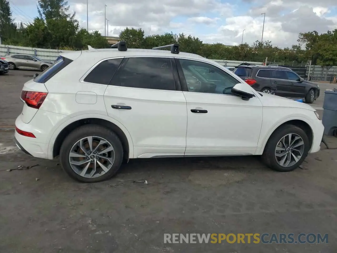 3 Photograph of a damaged car WA1BAAFY9M2022169 AUDI Q5 2021