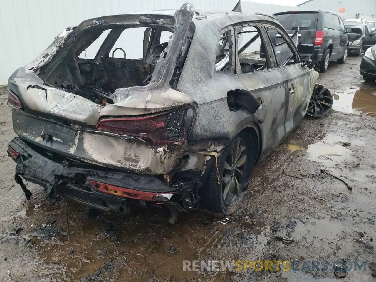 4 Photograph of a damaged car WA1BAAFY9M2066253 AUDI Q5 2021
