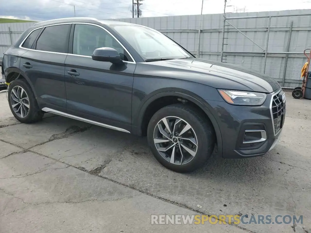 4 Photograph of a damaged car WA1BAAFY9M2068049 AUDI Q5 2021