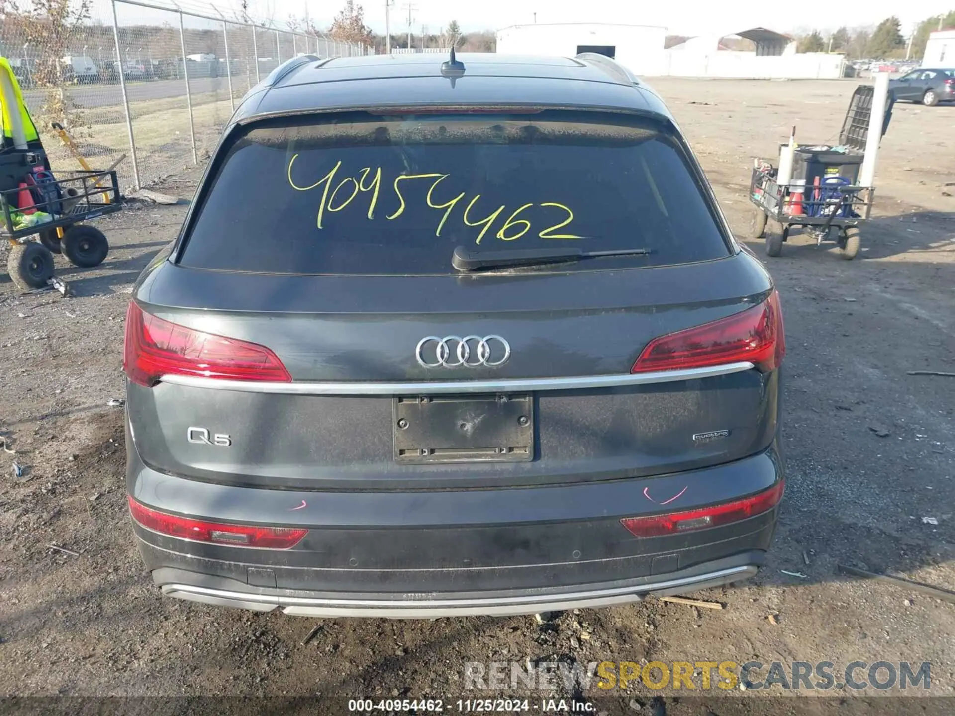 16 Photograph of a damaged car WA1BAAFY9M2136916 AUDI Q5 2021