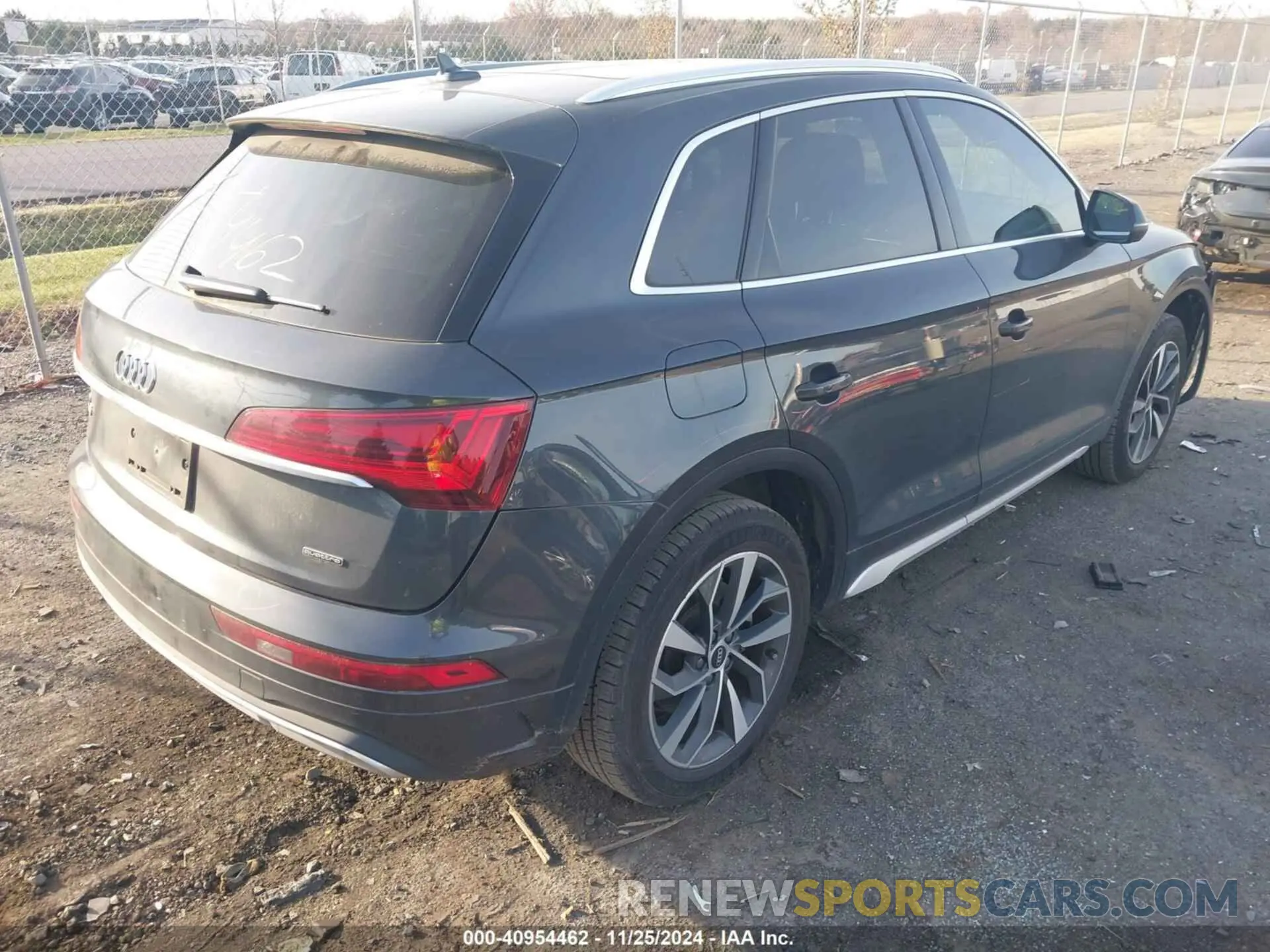 4 Photograph of a damaged car WA1BAAFY9M2136916 AUDI Q5 2021