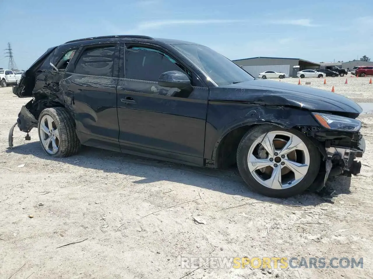4 Photograph of a damaged car WA1BAAFYXM2032936 AUDI Q5 2021