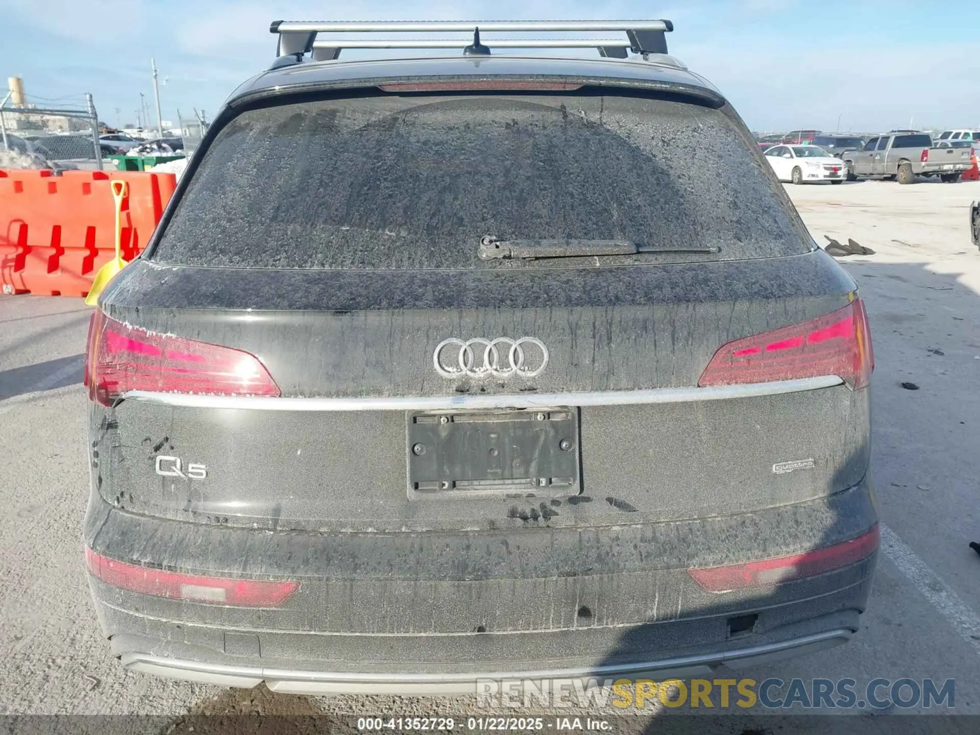 16 Photograph of a damaged car WA1BAAFYXM2112074 AUDI Q5 2021