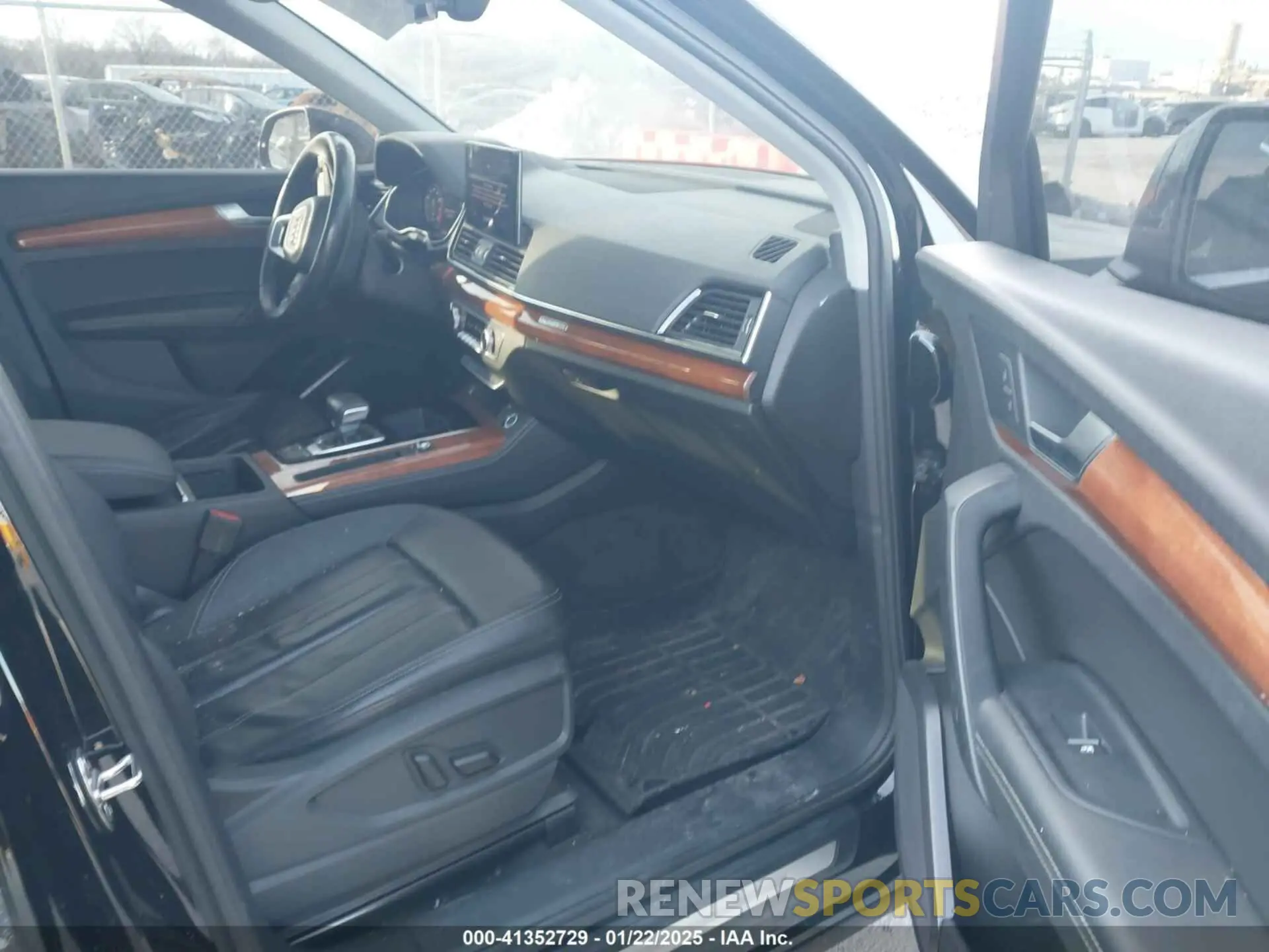 5 Photograph of a damaged car WA1BAAFYXM2112074 AUDI Q5 2021