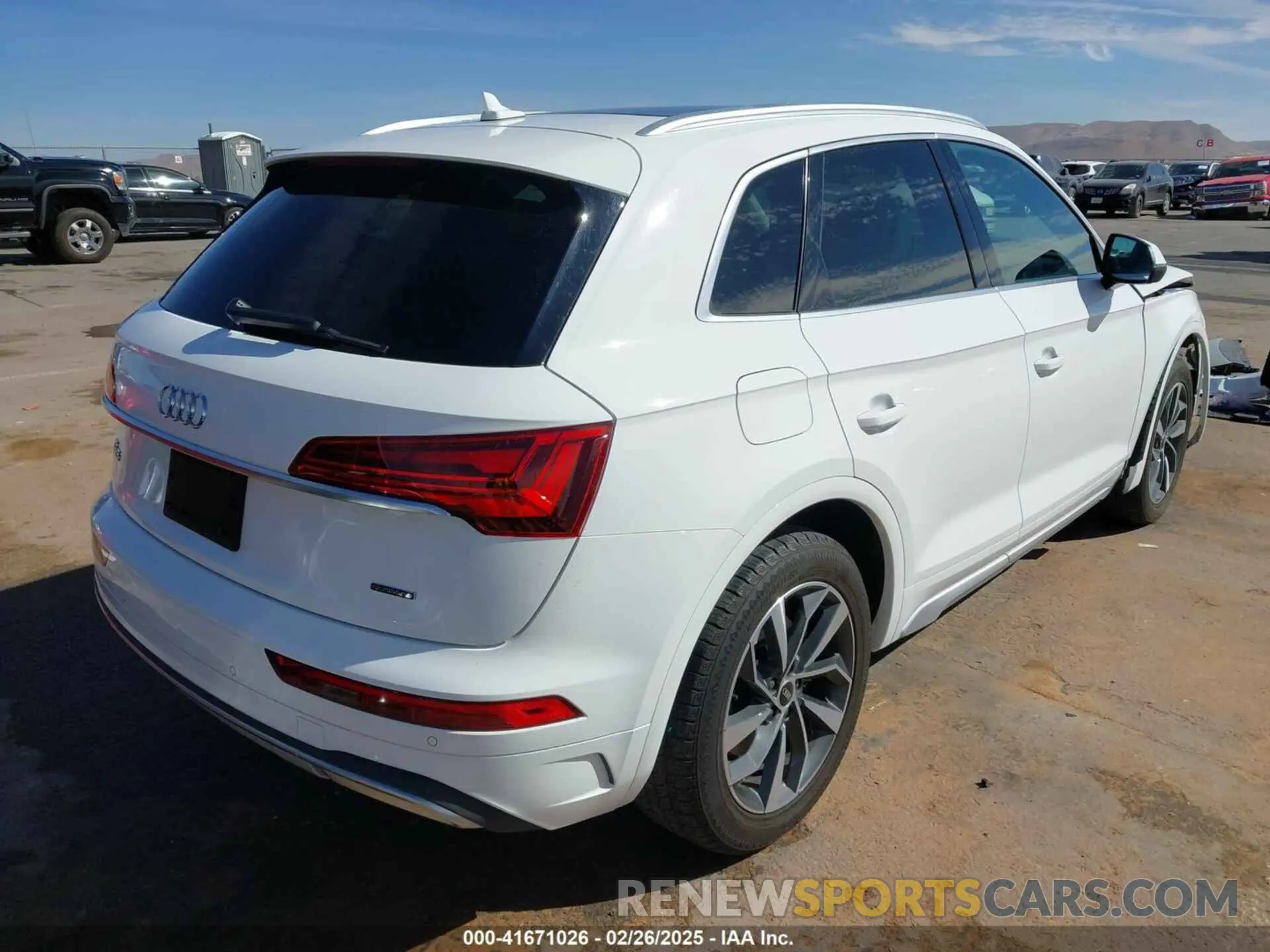 4 Photograph of a damaged car WA1BAAFYXM2125942 AUDI Q5 2021