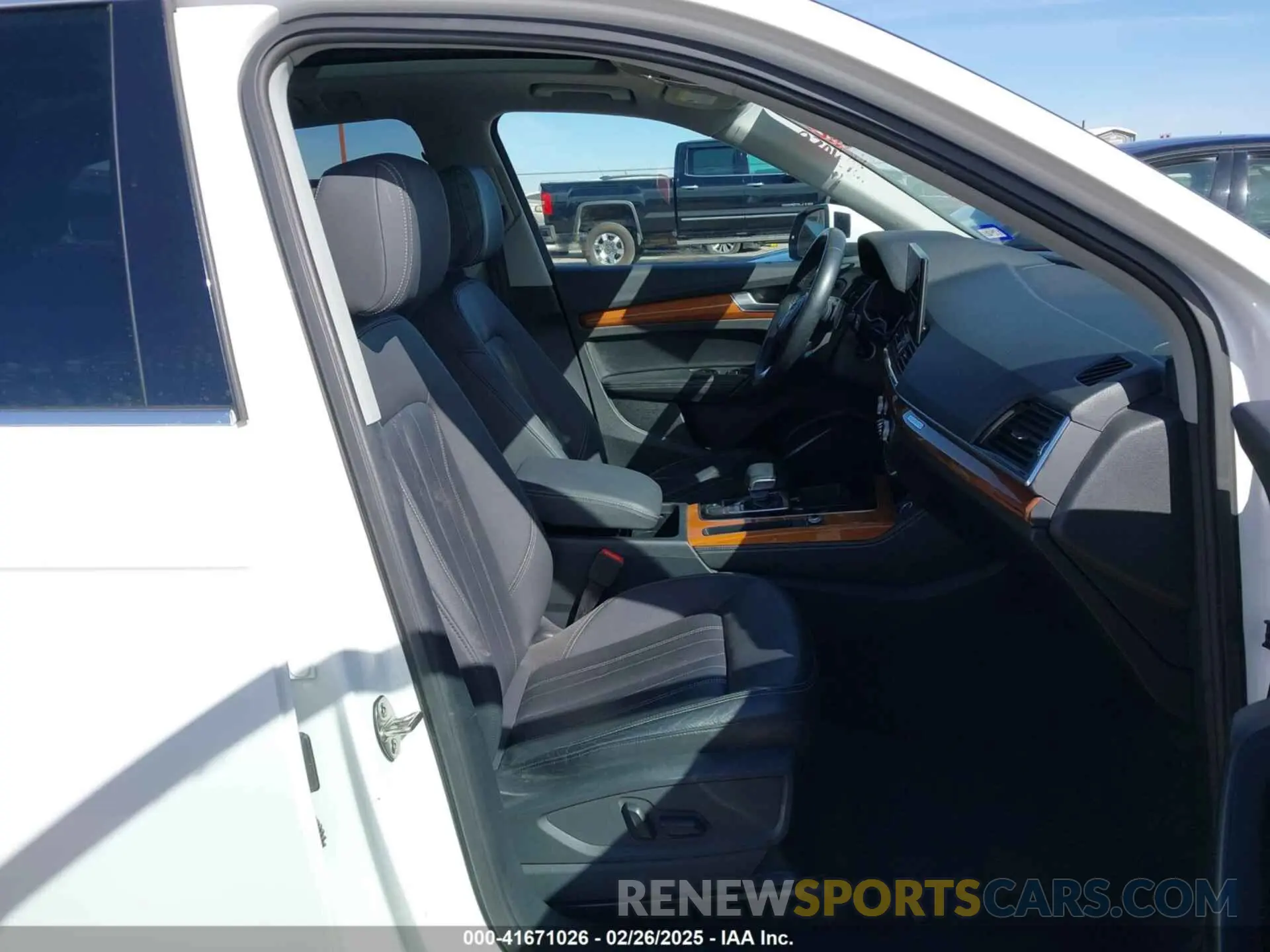 5 Photograph of a damaged car WA1BAAFYXM2125942 AUDI Q5 2021