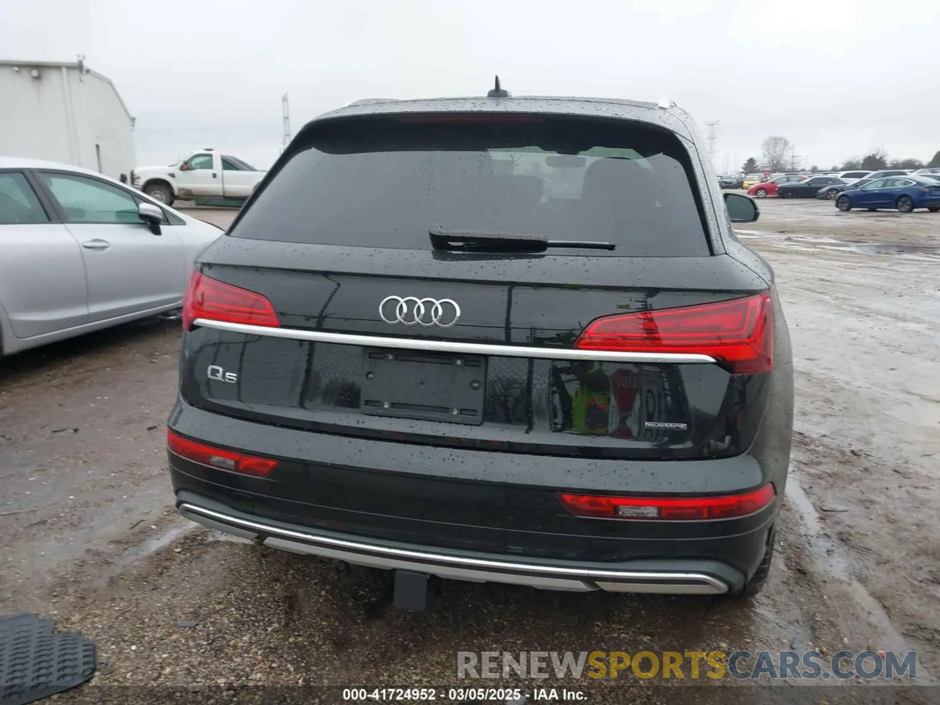 17 Photograph of a damaged car WA1CAAFY3M2096367 AUDI Q5 2021