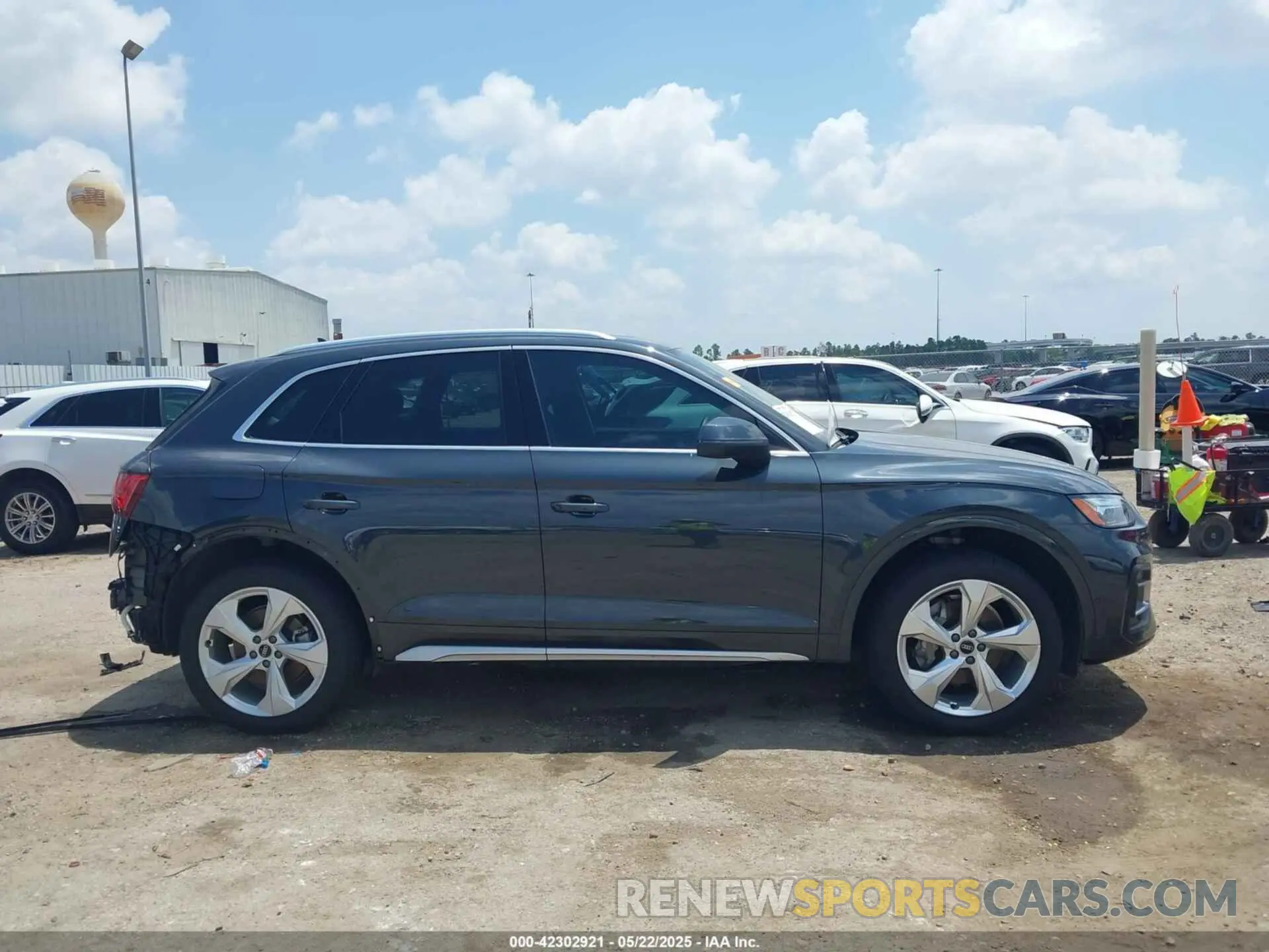 14 Photograph of a damaged car WA1CAAFY6M2114408 AUDI Q5 2021