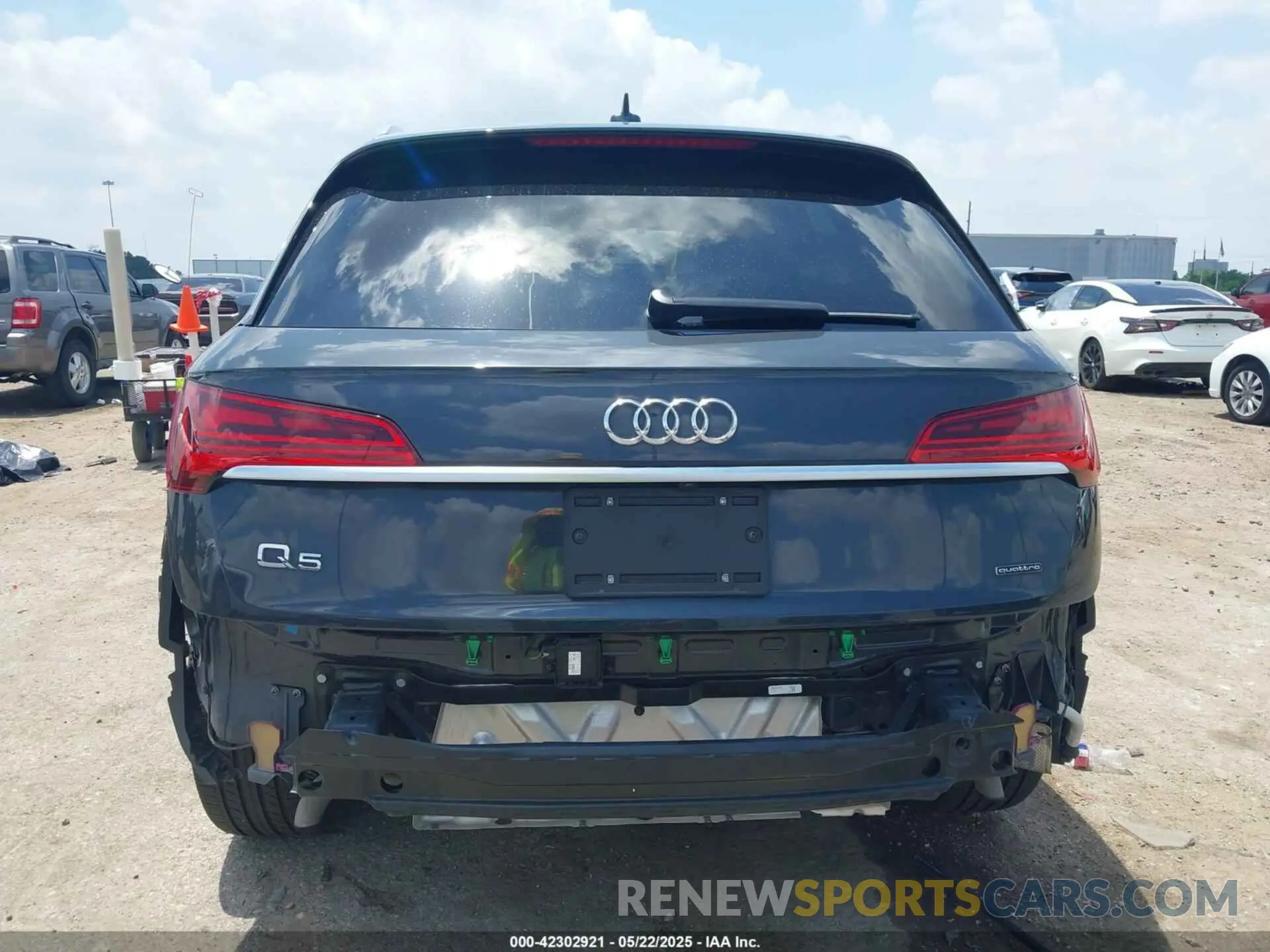 17 Photograph of a damaged car WA1CAAFY6M2114408 AUDI Q5 2021