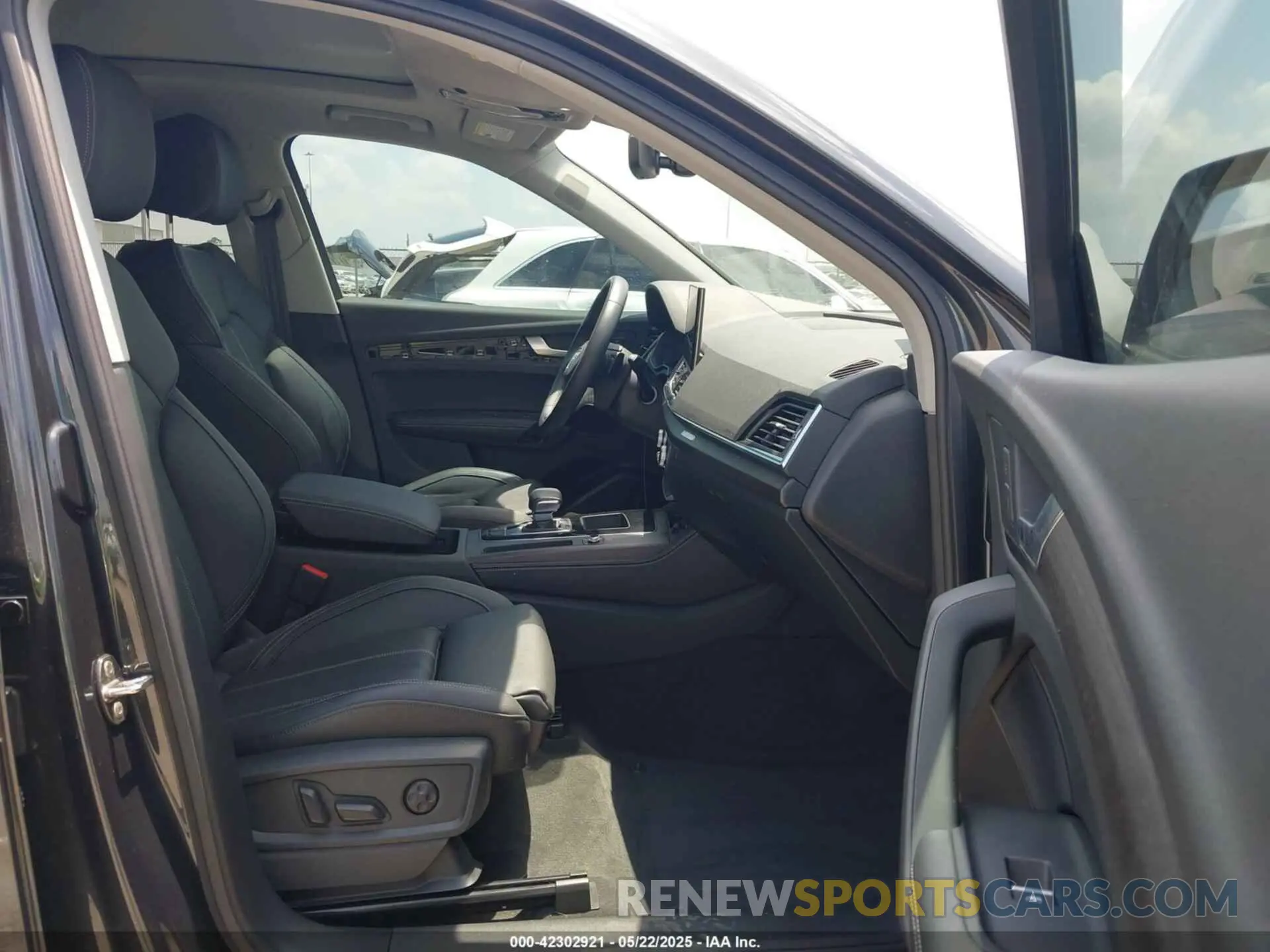 5 Photograph of a damaged car WA1CAAFY6M2114408 AUDI Q5 2021