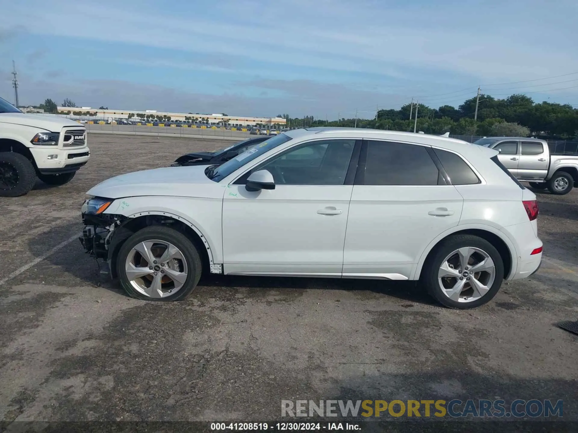 14 Photograph of a damaged car WA1CAAFY7M2055059 AUDI Q5 2021
