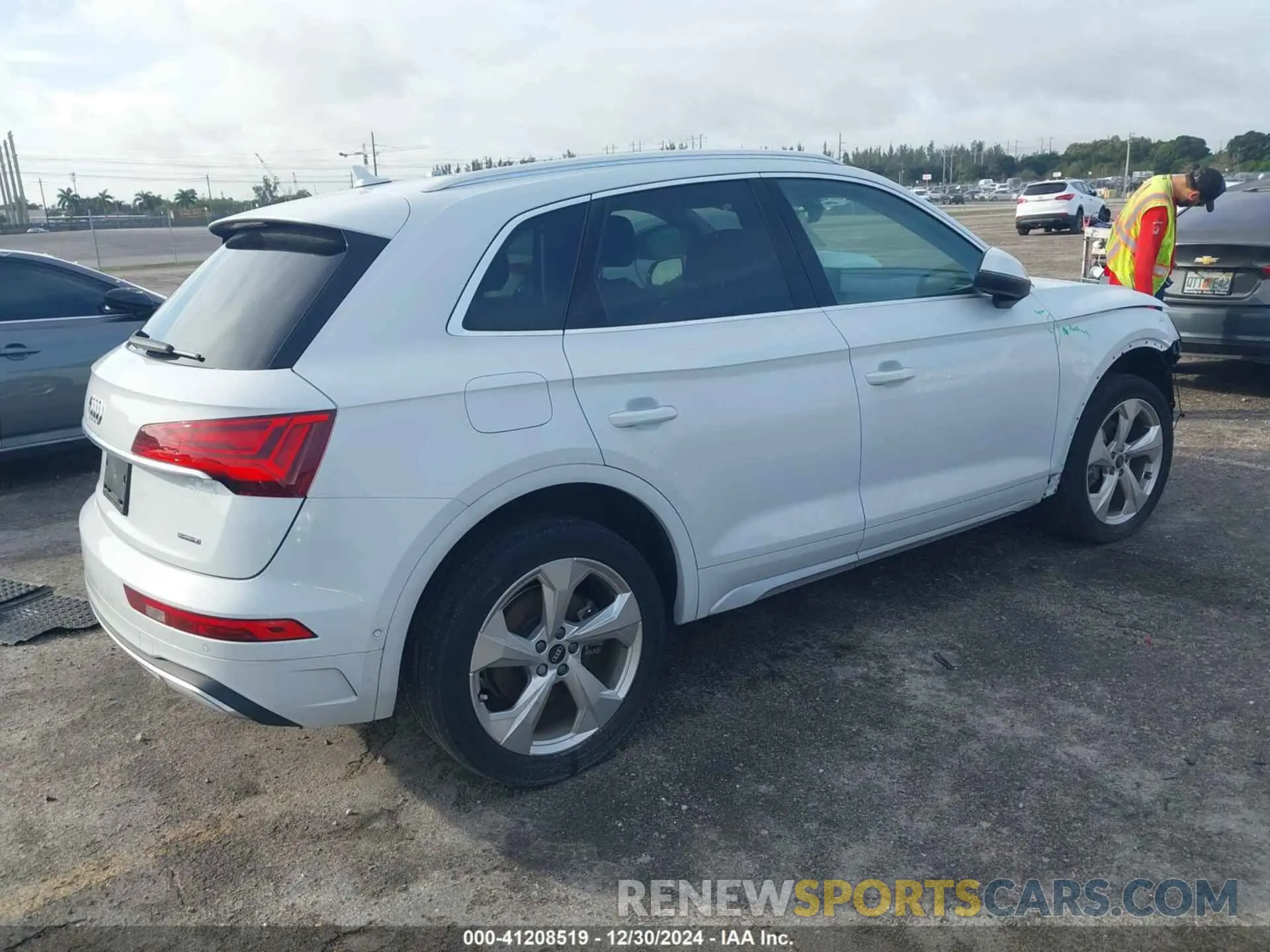 4 Photograph of a damaged car WA1CAAFY7M2055059 AUDI Q5 2021