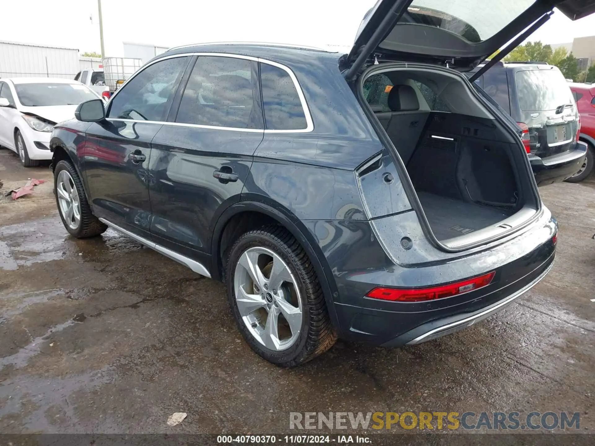 3 Photograph of a damaged car WA1CAAFY8M2054325 AUDI Q5 2021