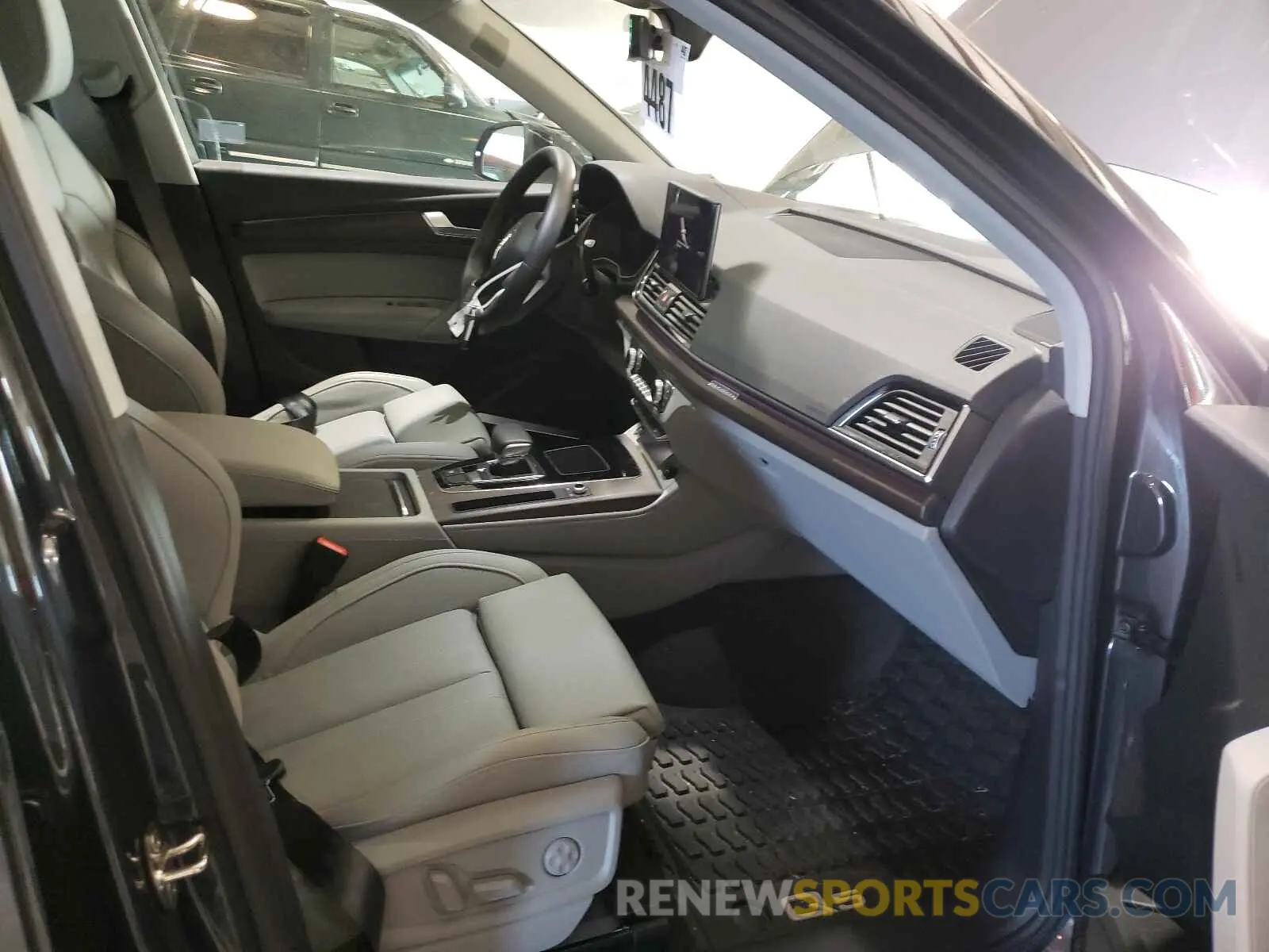 5 Photograph of a damaged car WA1CAAFYXM2058392 AUDI Q5 2021