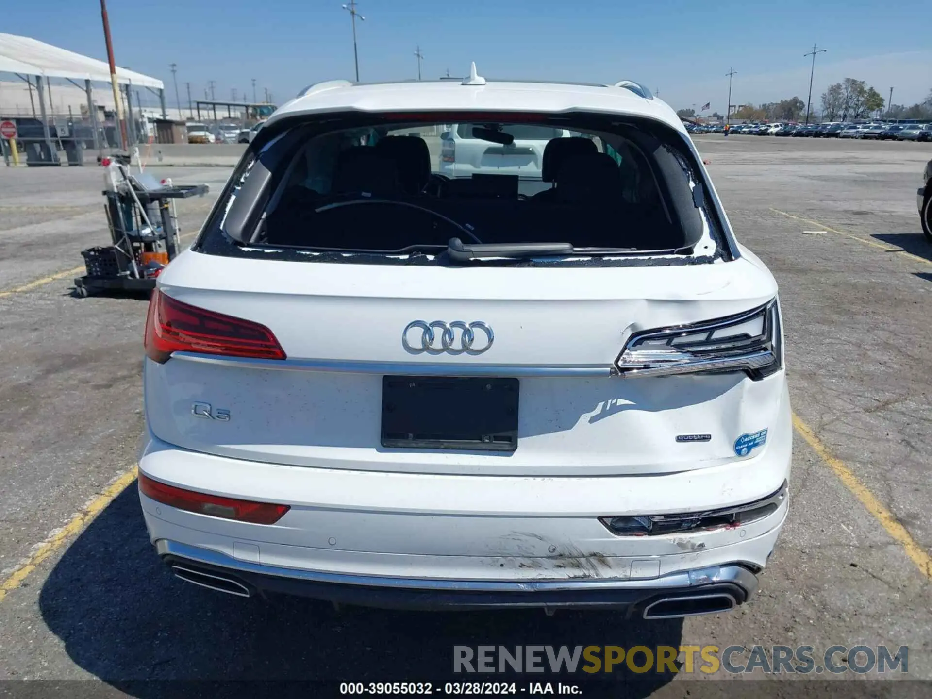 16 Photograph of a damaged car WA1E2AFY1M2088449 AUDI Q5 2021
