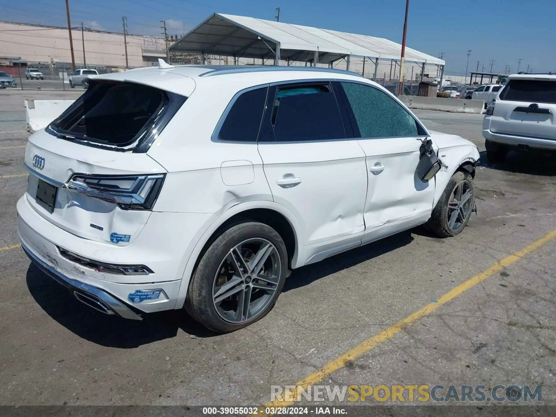 4 Photograph of a damaged car WA1E2AFY1M2088449 AUDI Q5 2021