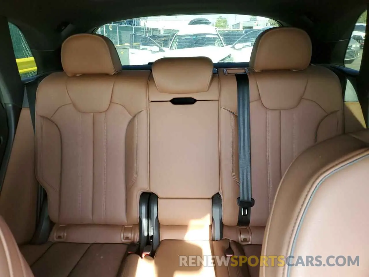 10 Photograph of a damaged car WA1E2AFY2M2082692 AUDI Q5 2021