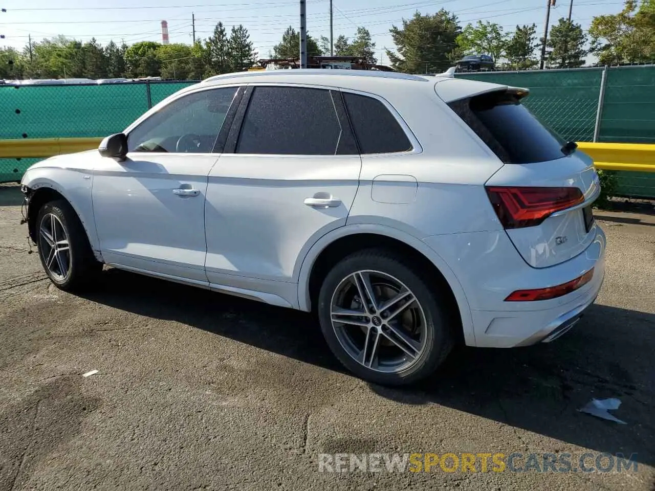2 Photograph of a damaged car WA1E2AFY2M2082692 AUDI Q5 2021