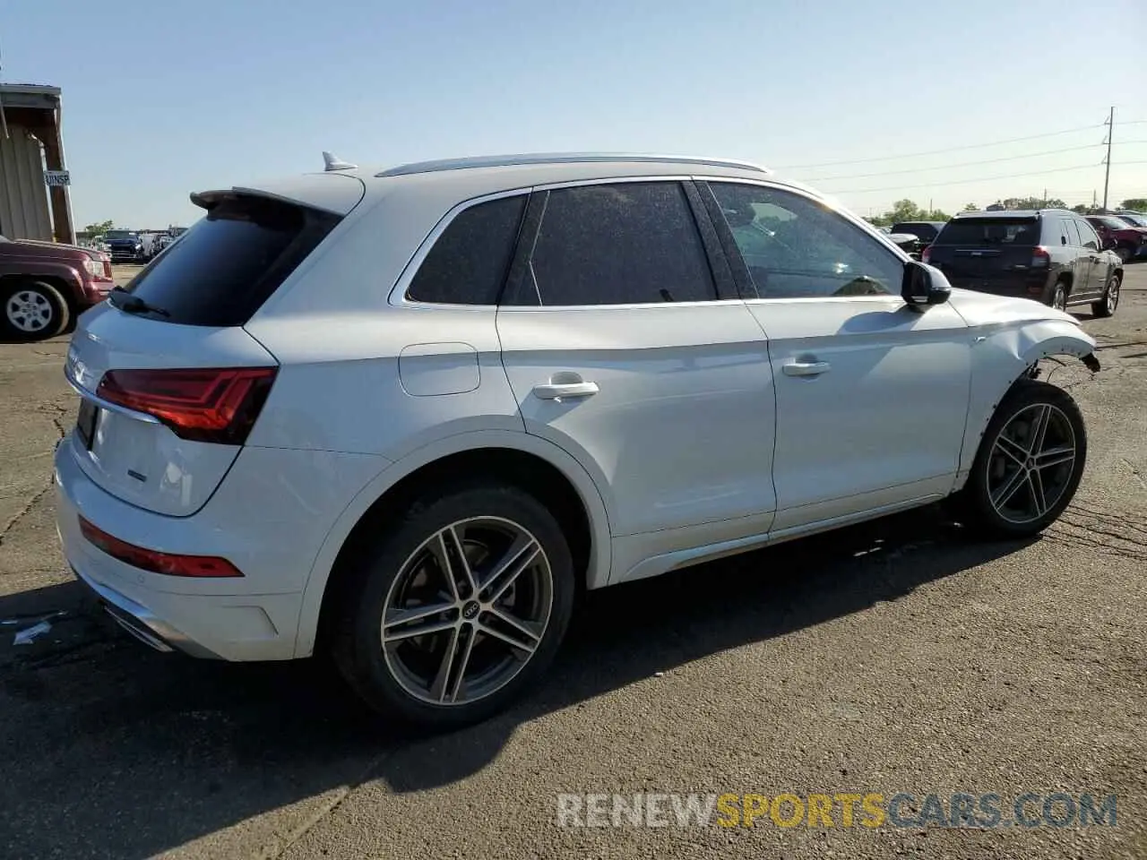 3 Photograph of a damaged car WA1E2AFY2M2082692 AUDI Q5 2021