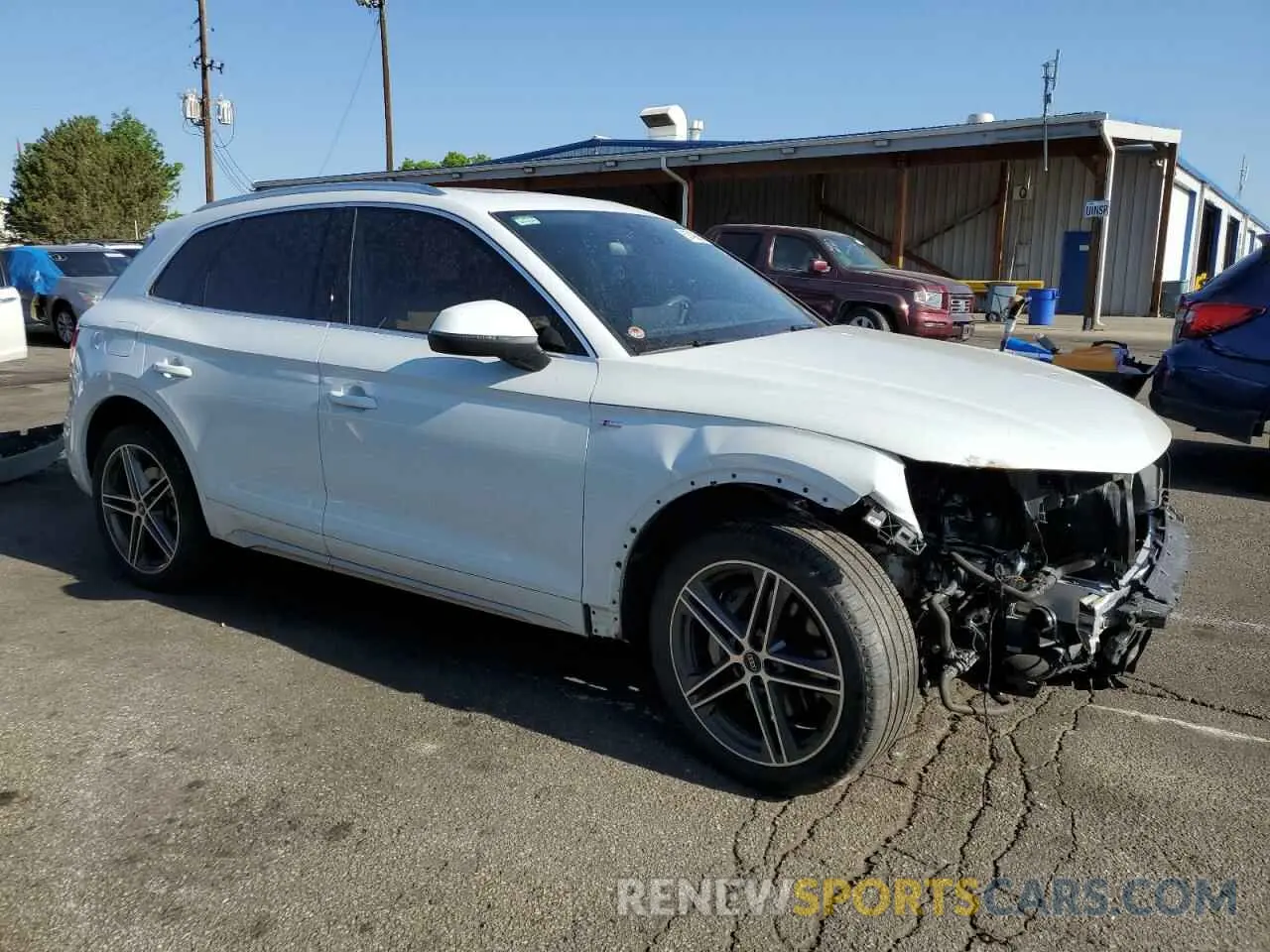 4 Photograph of a damaged car WA1E2AFY2M2082692 AUDI Q5 2021