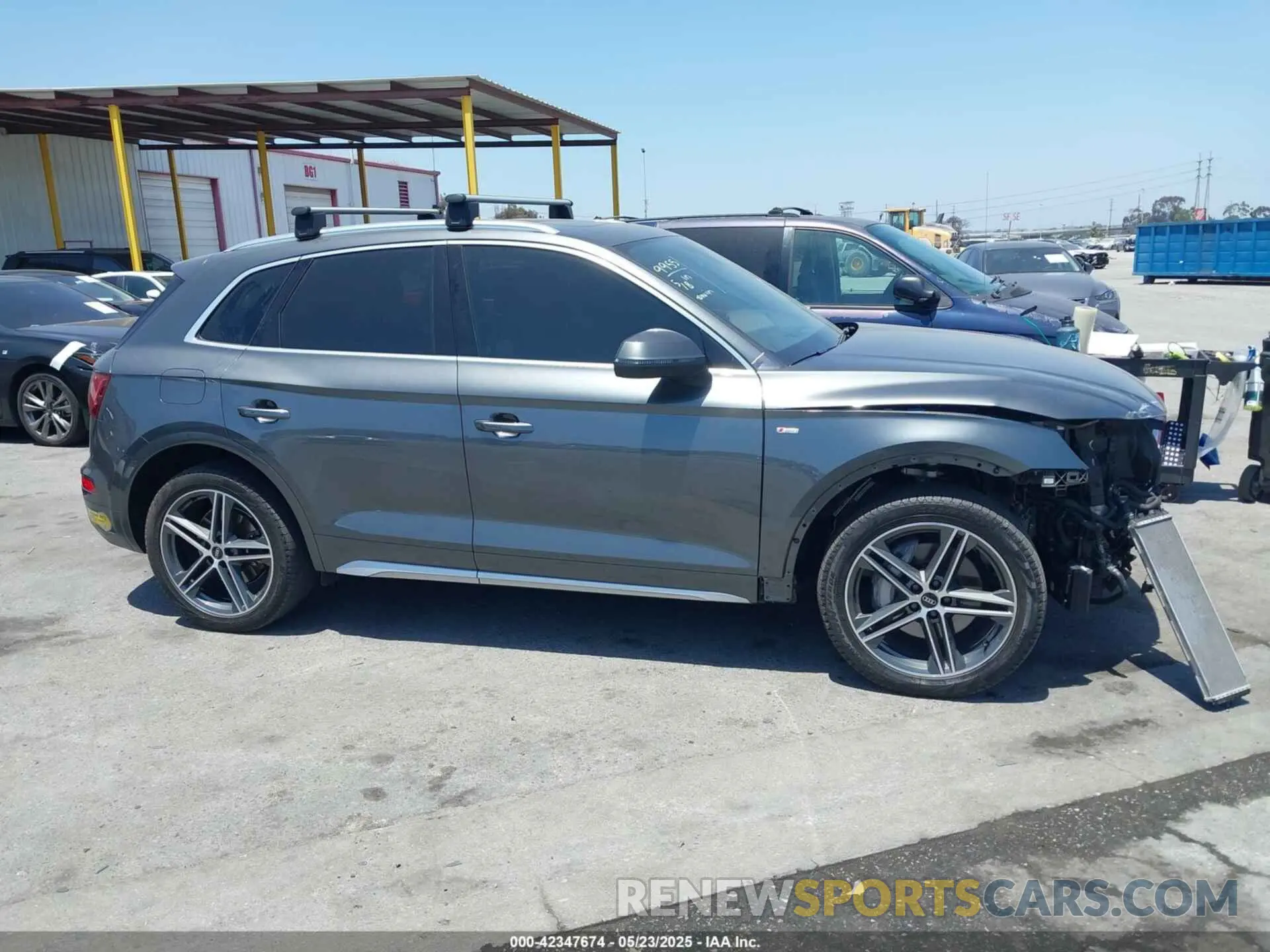 14 Photograph of a damaged car WA1E2AFY4M2130760 AUDI Q5 2021
