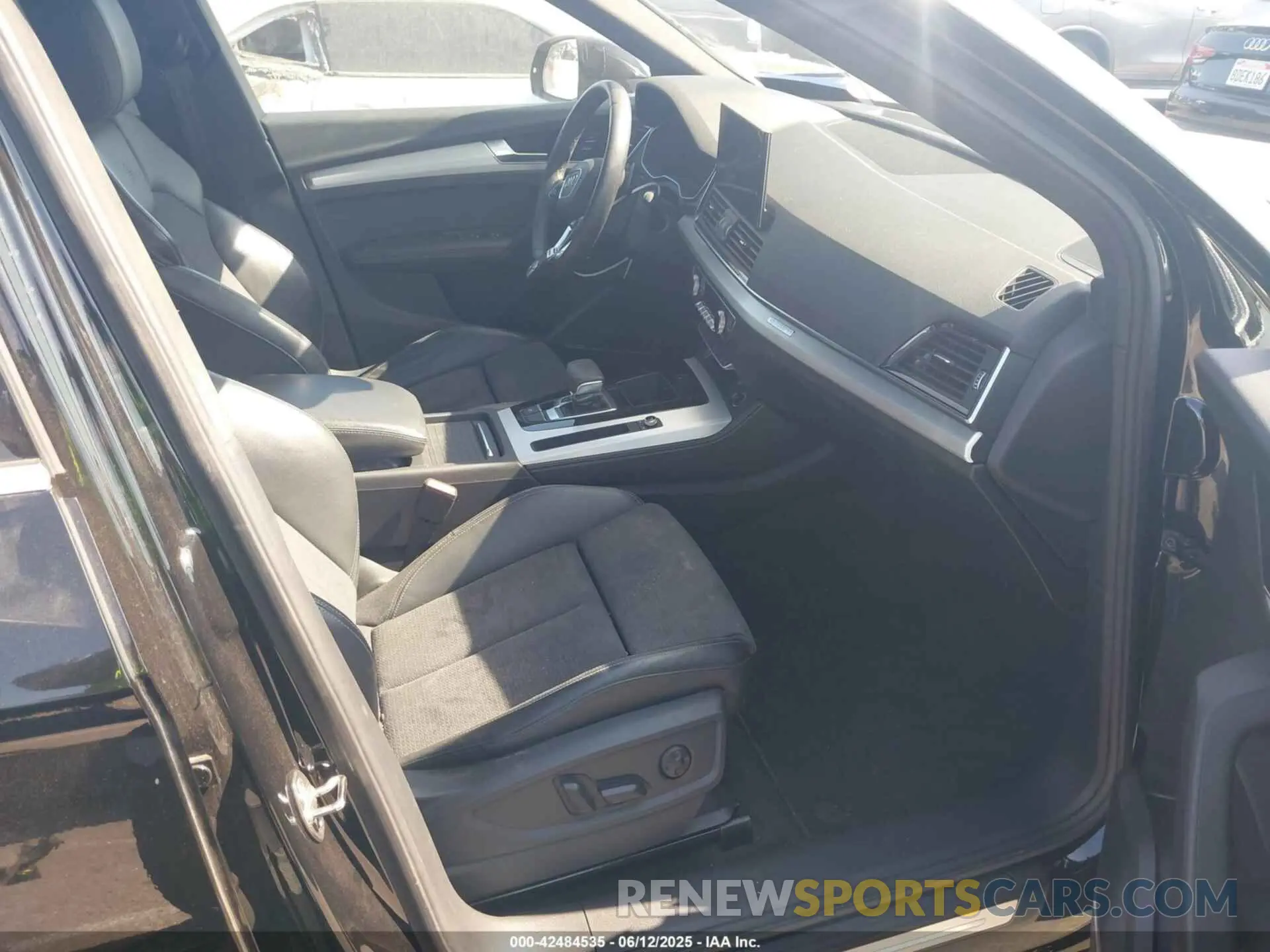 5 Photograph of a damaged car WA1E2AFY6M2060131 AUDI Q5 2021