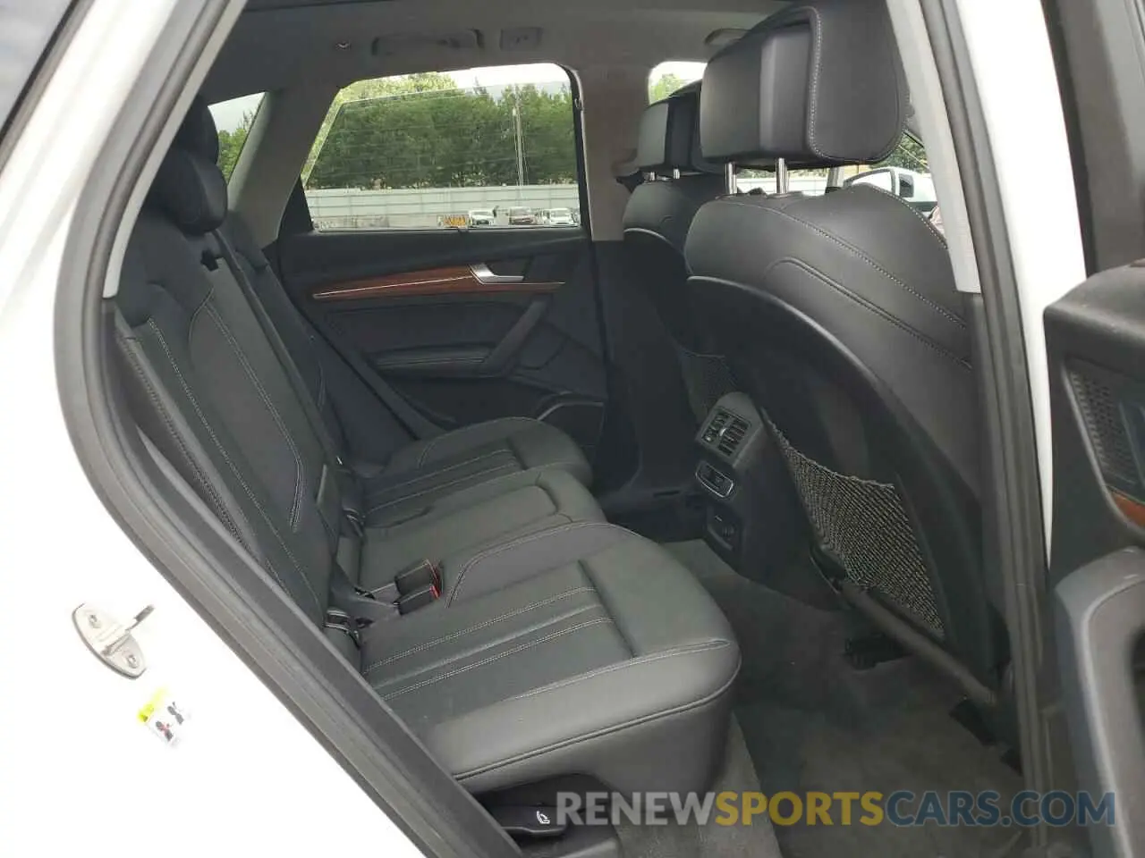 11 Photograph of a damaged car WA1E2AFY7M2064222 AUDI Q5 2021