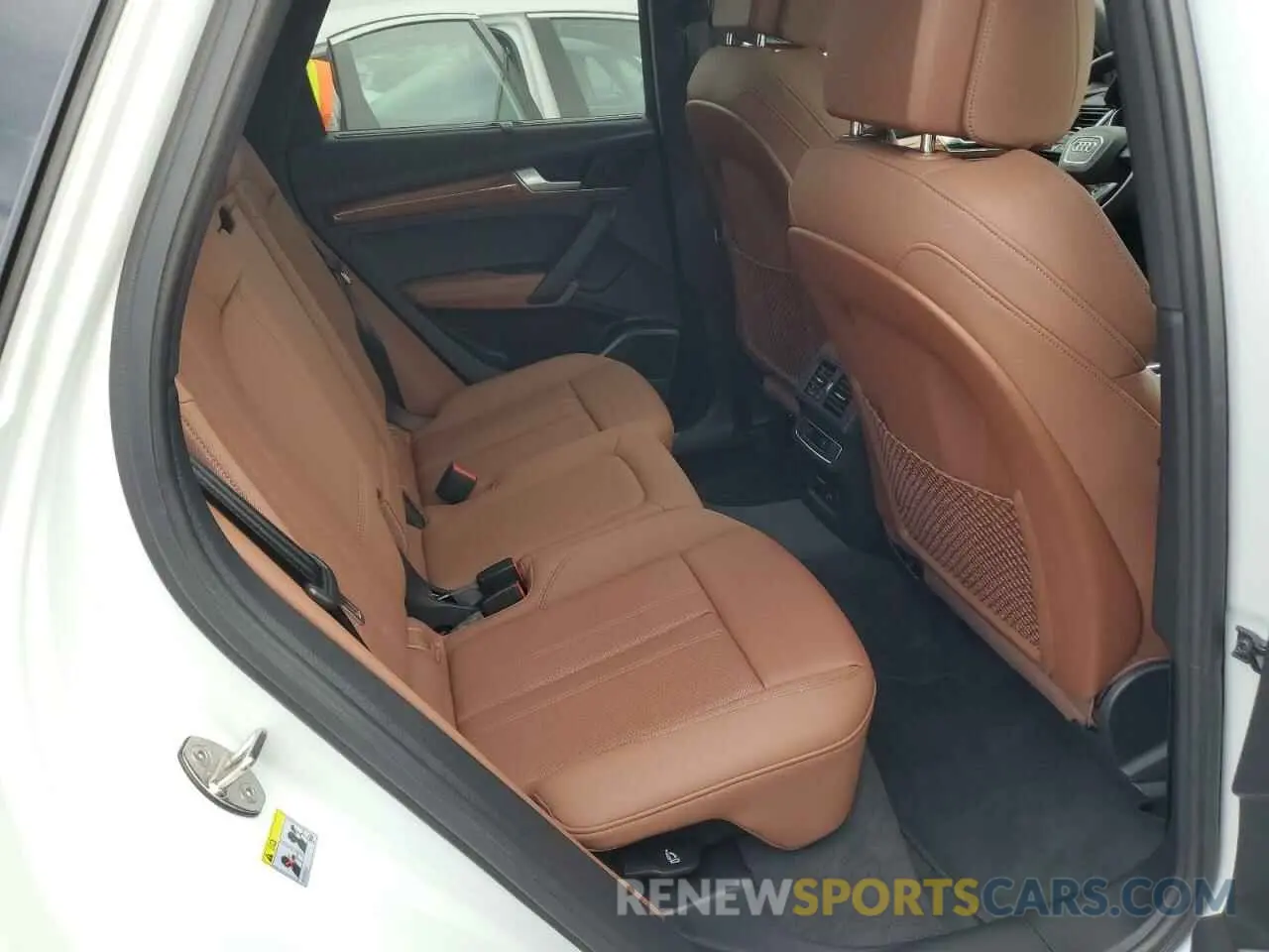11 Photograph of a damaged car WA1E2AFYXM2044532 AUDI Q5 2021