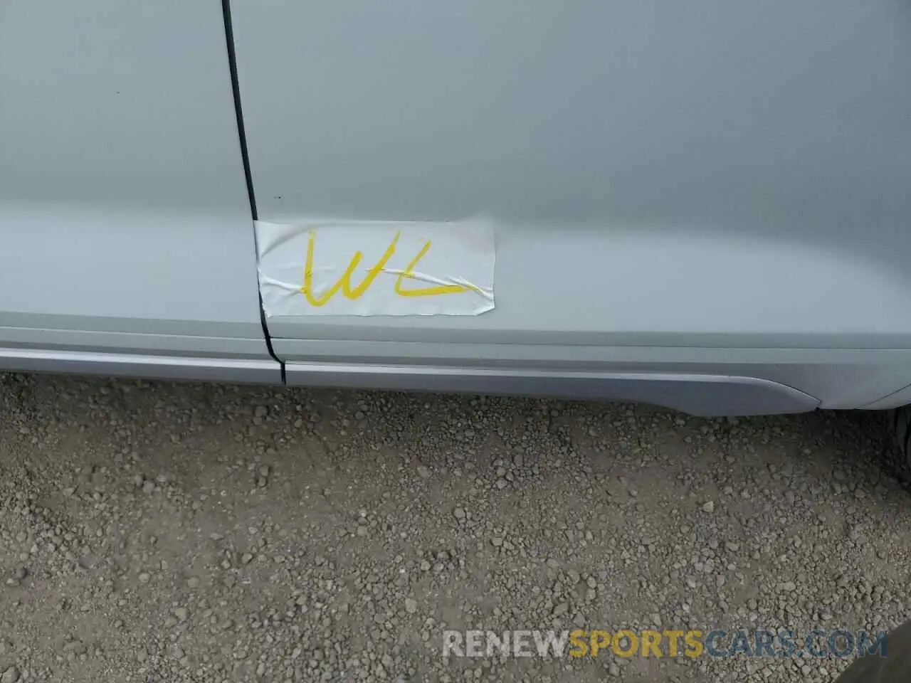 13 Photograph of a damaged car WA1E2AFYXM2044532 AUDI Q5 2021